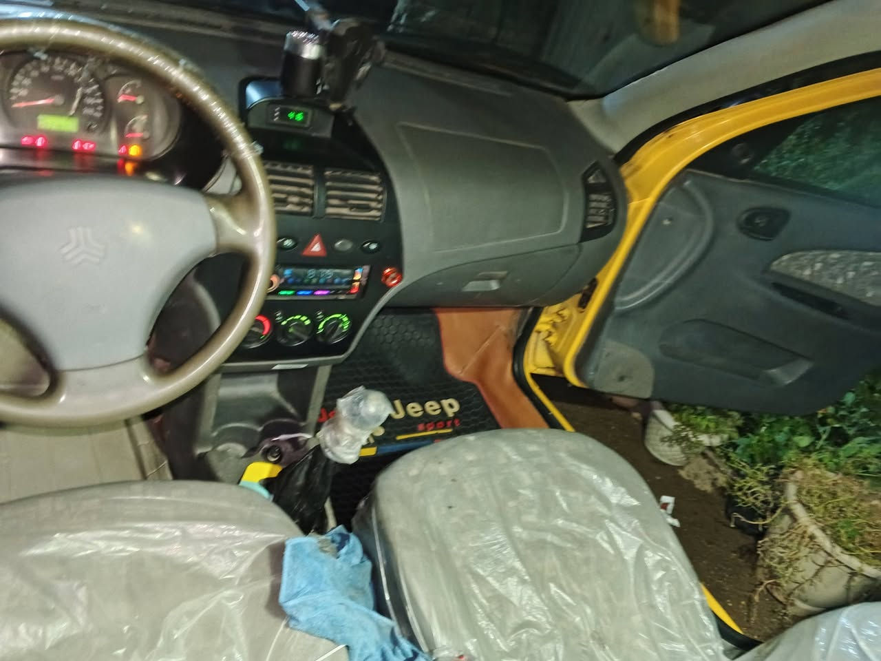 سياره طيبه لبيع سعر 41ورقه وبيه مجال حك جيه سياره جديده لا ضربه ولا صبغ تدفه تبريد صدر جديد سياره ماناقصه برقي ***********
