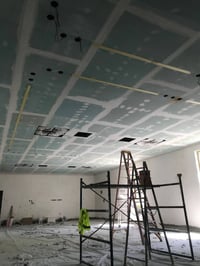 اليحتاج صباغ ديكور طلس   عل متر وقطعي  07710334079