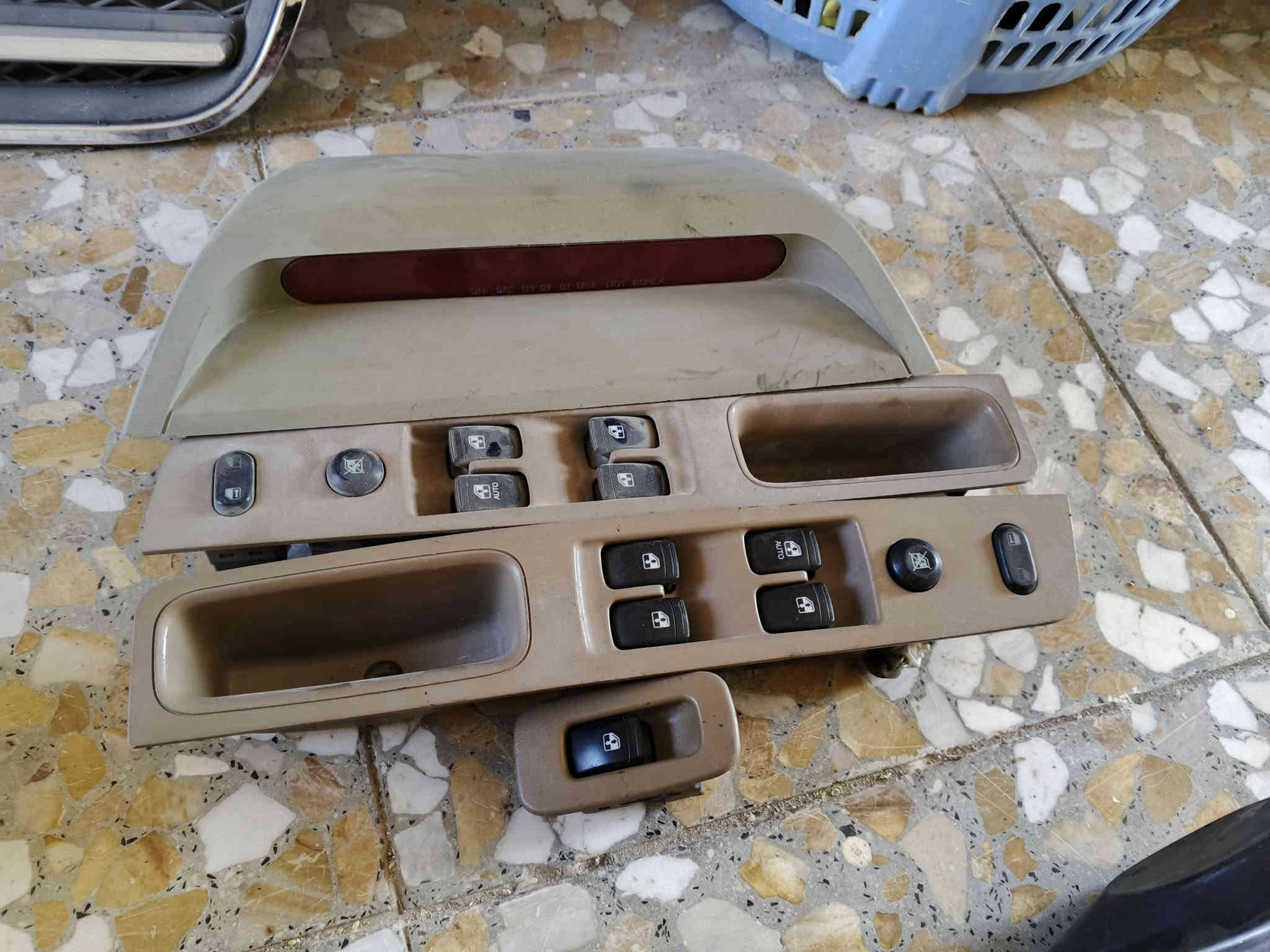 السلام عليكم غراض اوبترا للبيع عنوان بغداد هذه رقمي ***********
