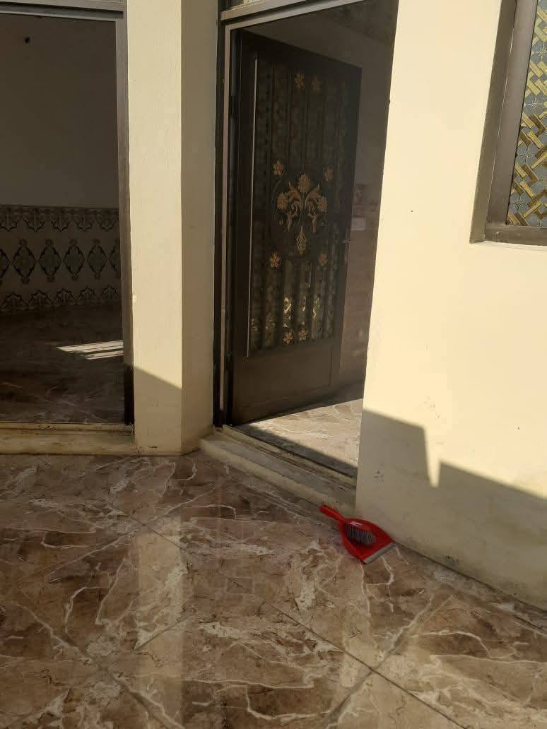 للبيع أو مراوس بقطعة أرض قرب مجمع ألماسه
مشتمل مساحته 100 متر يطحي وجه 7 وربع طابو  صرف بناء طابوق يحتوي على  3 غرف نوم + مطبخ + أستقبال + صاله + حمام + منور + صحيات خارجيه 

موقع ألمشتمل شارع ابو ألنسور حي ألأمين مقاطعه 17 خلف مول ألمصطفى 

للأستفسار ألأتصال على ألرقم (  ***********  ) 
                     ألسعر /  90 وبي مجال
