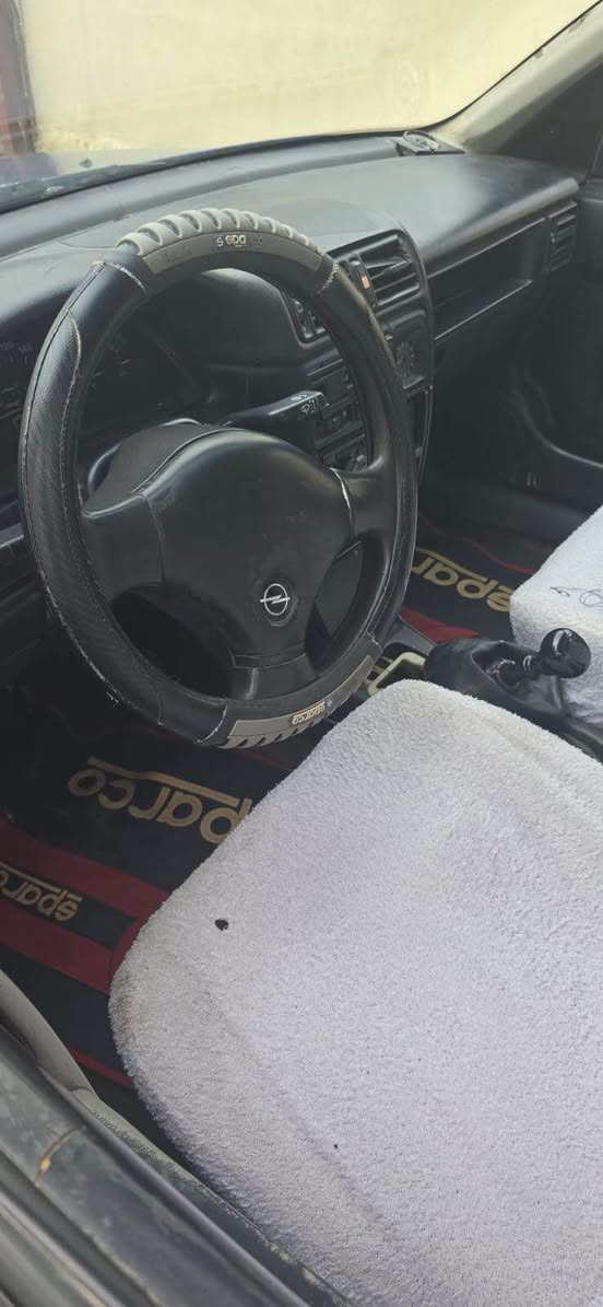 اوبل فكترا موديل ٩٣ رقم جديد سنوية لل٢٨ بطاقة بانزين باور ستيرن محرك ١٦ مابيه ضرر فقط هلالات معمره ومصبوغه عام للجمالية وتحويل فقط 
سعرهه 40 وبيها مجال  كلش حلوه بل حقيقه 
0773 834 4061‬ كركوك, العراق
