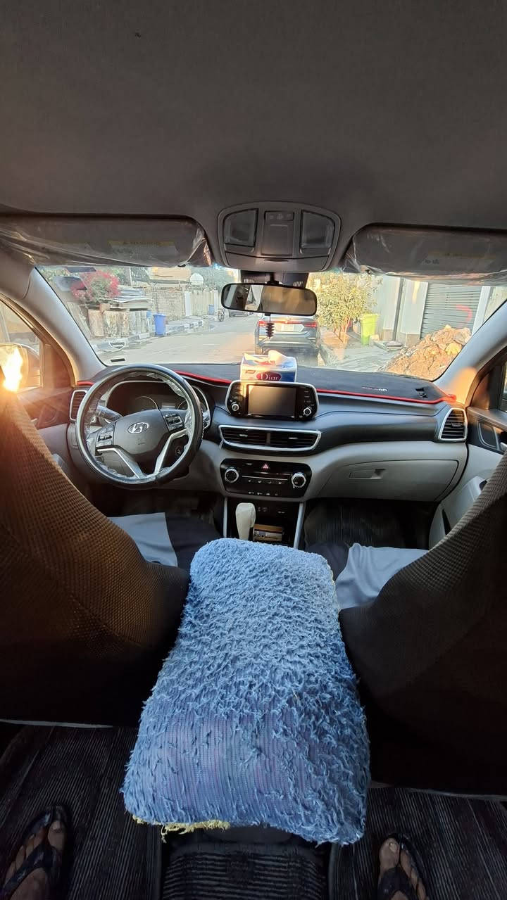 تفاصيل السياره بمقطع فديو مرفق بالمنشور + السونار 
هيونداي توسان 2019 وارد امريكي

جديده جدا
حادث جاملغ الايمن كد شبر راجع بارد يعني السياره كلين 
بدون دواخل، بجم كبس، بدون ايرباك، بدون بارد
تبريد ثلج
فول تحكمات ستيرن
شاشه وكامره
هندبريك دكمه 
اوتو هولد 
تحديد مسار 
انظمة قياده
محرك 2000 GDI
ماشيه 77 الف
سياره جاهزه للاخير
تحويل ثاني يوم
غرفتها جديده بلاديه

مكان السياره الحسينيه 
سعره السياره ١٧٥ 
للتواصل ***********

