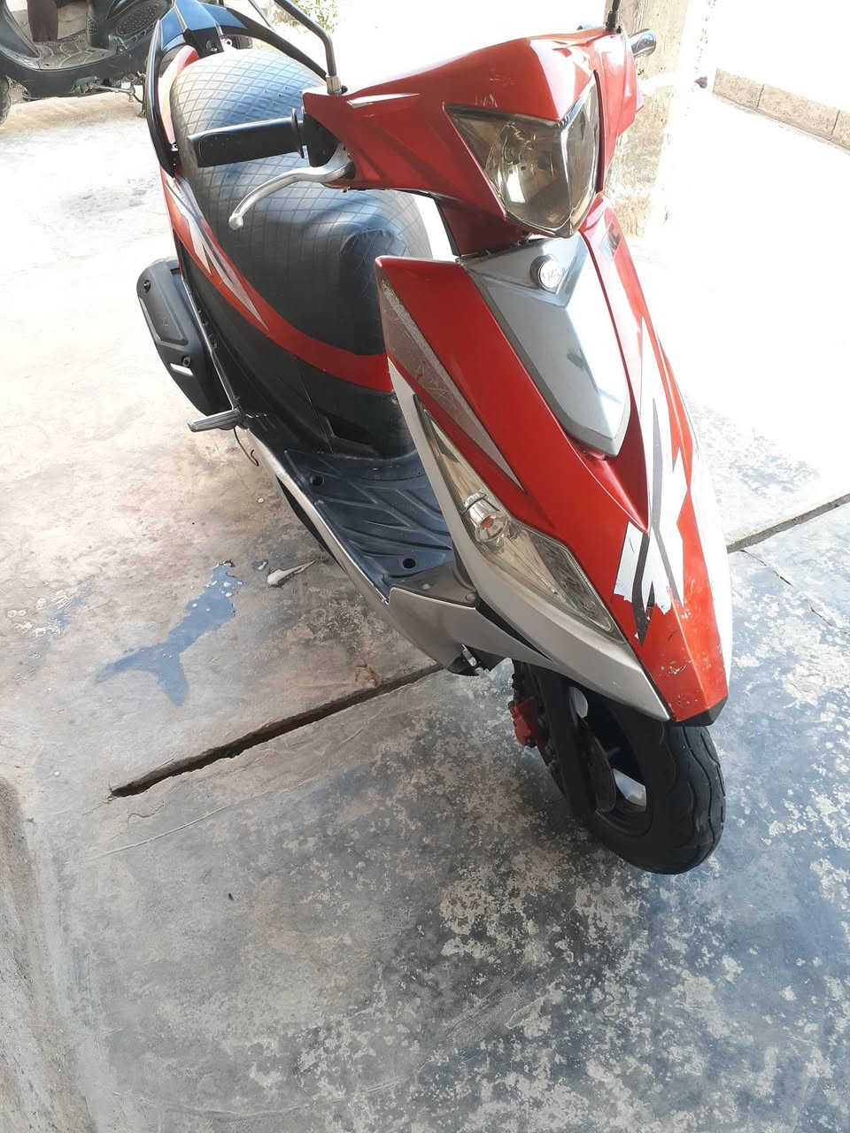 من رخصة الادمن 
دراجة سايم نحلة اكتروني للبيع
شغالة صلف وهندر وكهربائيات
محرك نضيف نشاط تمام الكشر كما
موضح نضيف السعر 500 وبيها مجال للشراي 
للاستفسار الاتصال ***********
