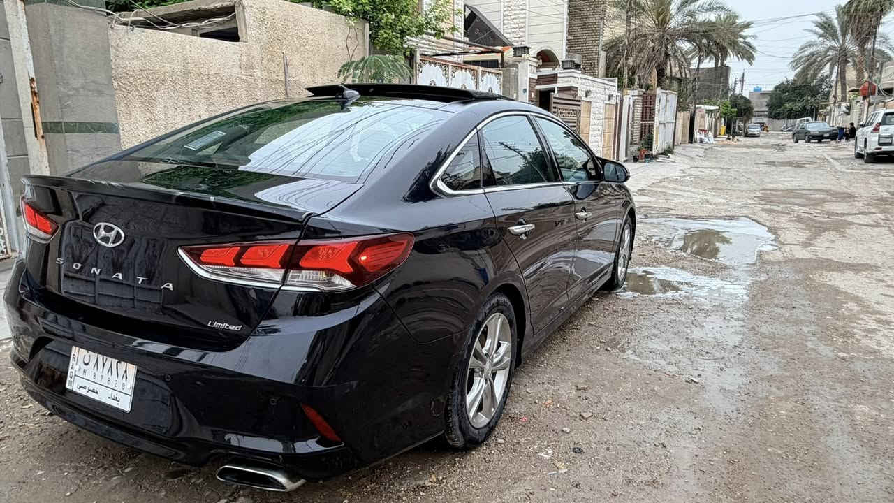 السلام عليكم 
سوناتا 2019 اسود
محرك 2400 GTI
فول مواصفات 1/1 
حادثها بانوراما 
المواصفات : 
بانوراما 
نفطه عمياء
تحديد مسار 
كروس سرعه
كامرا دواره 360 
حساس خلفي
هاند بربك دكمه
اوتو هورك
بريك ABS
وقوف ذاتي عند اقتراب اي جسم امام السياره
لايت LED امامي
بك لايت LED خلفي
لايت زنون بلادي شركه
لايت دوار عند دوران الستيرن
فتح الجنطه تلقائي عند الاقراب منها بدون لمس
السعر 155
العنوان / بغداد الغزالية شارع الضغط
للاستفسار  / ***********
م/ غير متواجد في الفيس بوك
