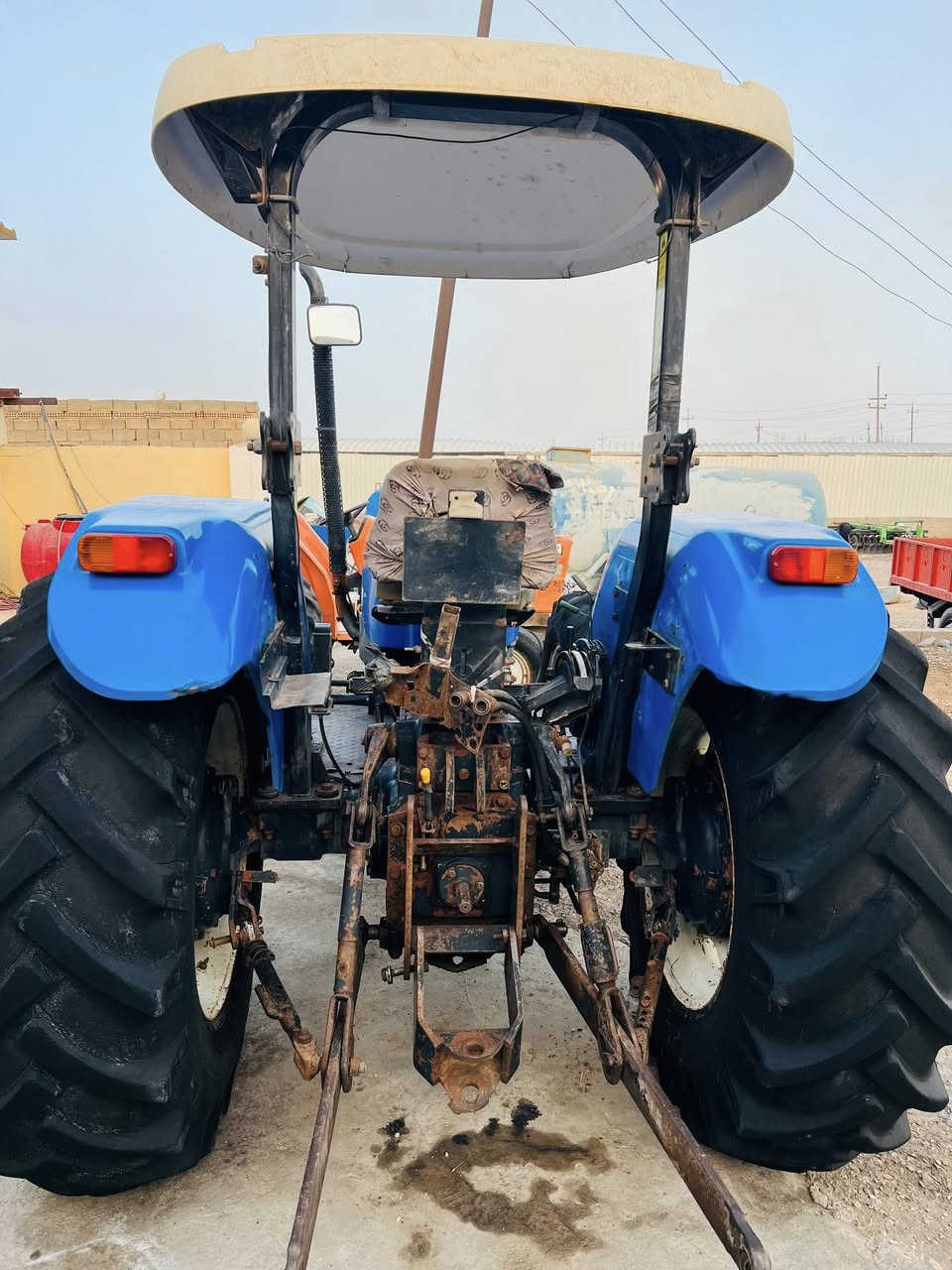 السلام عليكم
للبيع نيهولند حجم 80

جاهزه من كلشي 

المكينه بدون 

موديل 2014

للأستفسار لاتصال ***********

***********
