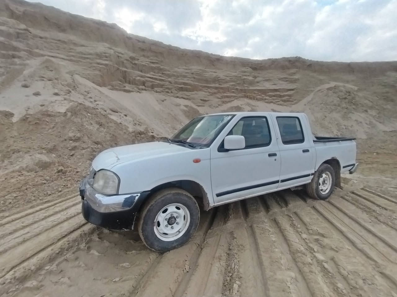 السلام عليكم نيسان بيكم ٢٠١٦ للبيع للاستفسار الاتصال على الرقم ***********
