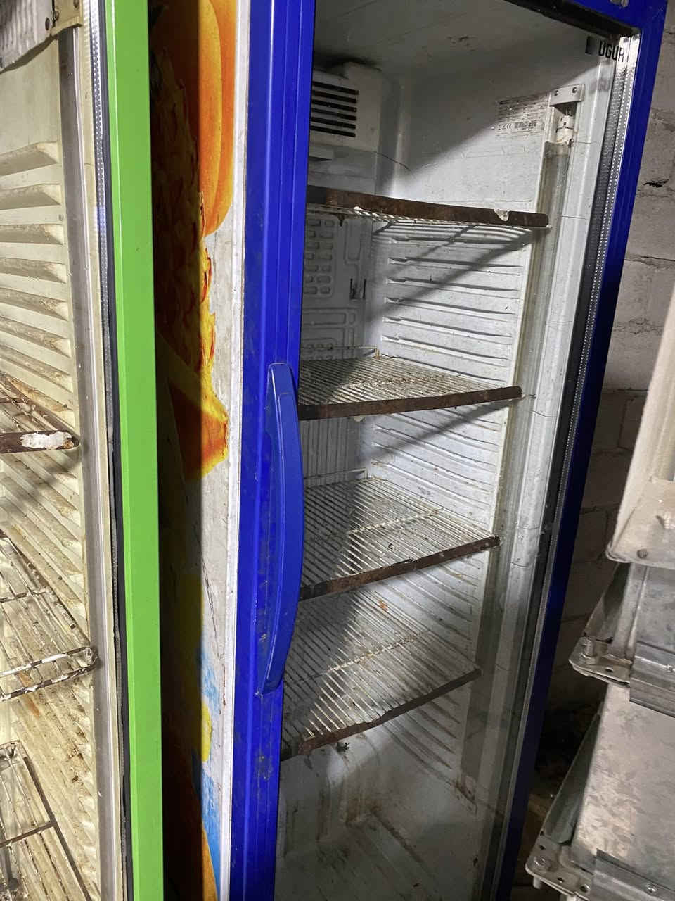 شوايه كباب وطباخ سلسبيل مع عارضات عددثلاثه مع كنارات لحوم سل ستيل  مع دكتات التفاصيل والاستفسار على الخاص او الاتصال ***********
