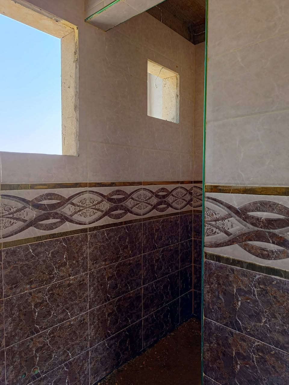 جزء من عملي جدران وأرضية متفرغ حالياً داخل الموصل فقط ***********
