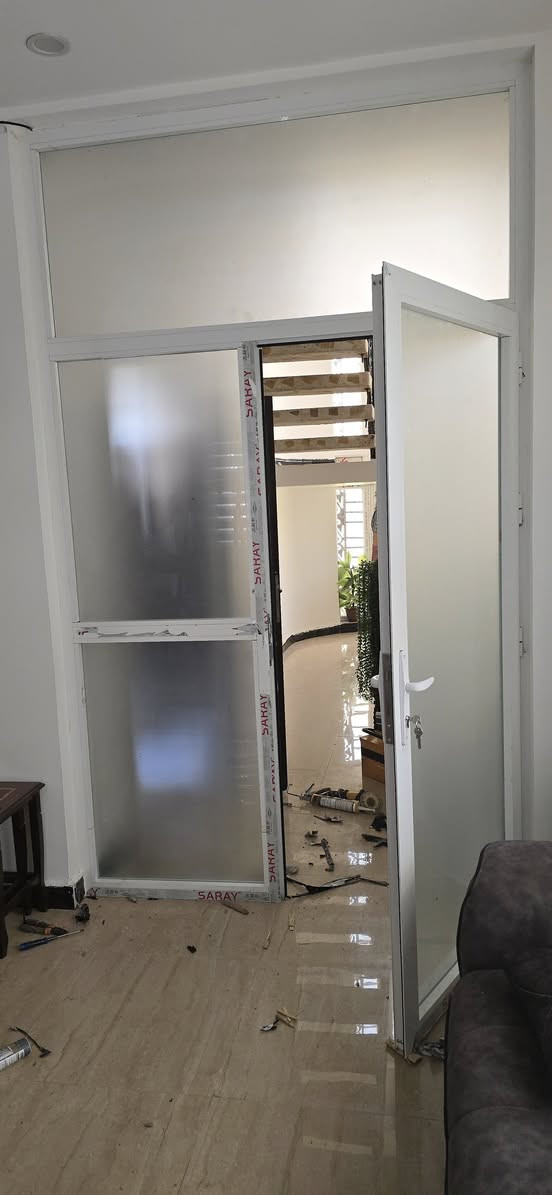 العنوان شارع ساحه الاحتفالات *********** واتساب..
