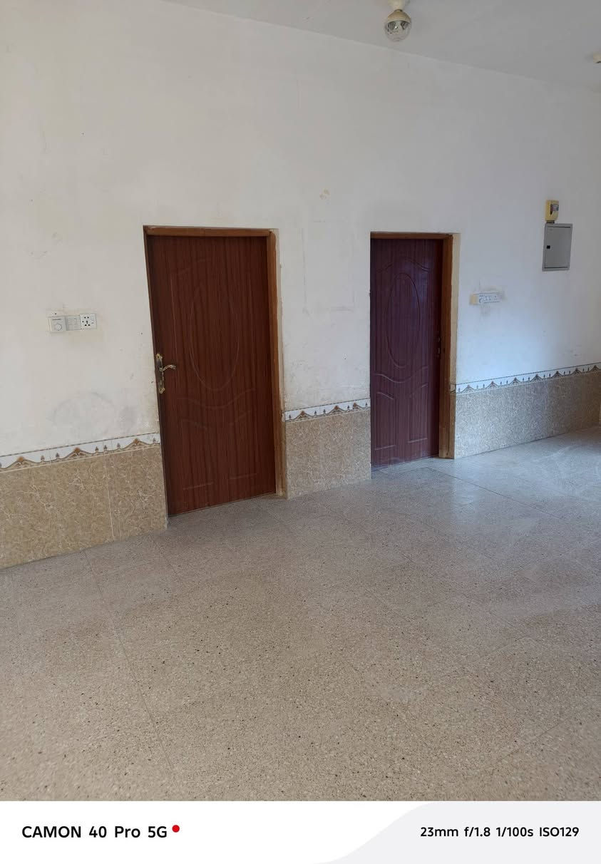 دار للبيع منطقه ابو صريفه نزلت ال بيده مساحه ٣٠٠طابو زراعي غرفتين وصاله جاهزات الباقي اساس حجر لبايب مالماي  جوا يصعد بدون ماطور كهرباء محوله بل باب للستفسار الاتصال ع هذا الرقم ***********
