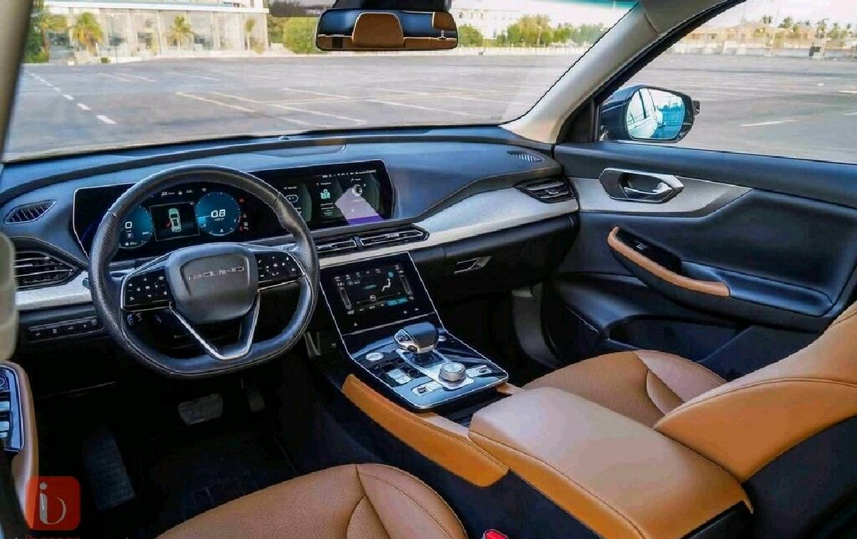 🔥 للبيع — BAIC X7 موديل 2025 اللون سلفر فل أوبشن — قمة الفخامة والتكنولوجيا 🔥 
🚨 أمتيازات مرسيدس بنز !!!
▪️بسعر (175) ورقه و بيها مجال بدون لوحات تاخذها و ترقمها وين متريد ! 🔥  
▪️عداد  الكيلو متر (188كم و قابل للزيادة)!
▪️استلام شركة جديد زيرو!!!
▪️ضمان سنتين تبديل دهن و فلاتر تبريد مجاناً ! 🔥
▪️ضمان 6 سنين محرك و گير ! 🔥 
إذا تدور على سيارة SUV حديثة تجمع بين الشكل الأوروبي، التكنولوجيا الذكية، الراحة العائلية، والمواصفات المستقبلية… فالـ BAIC X7 تعتبر من أقوى الخيارات الموجودة حالياً 😎

━━━━━━━━━━━━━━━

🚘 معلومات السيارة:
▪️ الشركة المصنعة: BAIC
▪️ الموديل: X7
▪️ سنة الصنع: 2025
▪️ اللون الخارجي: سلفر معدني فاخر ✨
▪️ اللون الداخلي: جلد Nappa من مرسيدس برتقالي فاخر مع تطعيمات حديثة
▪️ الفئة: فل كامل / أعلى تجهيز
▪️ عدد الركاب: 5 ركاب براحة ومساحات واسعة جداً
▪️ تصنيف السيارة: SUV عائلية رياضية فاخرة

━━━━━━━━━━━━━━━

⚙️ المحرك والأداء:
🔹 محرك 1.5 لتر Turbo GDI
🔹 4 سلندر تيربو اقتصادي وقوي
🔹 القوة: 185–188 حصان
🔹 العزم: 305 نيوتن متر
🔹 ناقل حركة 7 سرعات DCT مزدوج التعشيق
🔹 دفع أمامي FWD
🔹 استجابة ممتازة بالتسارع
🔹 ثبات عالي على السرعات
🔹 نظام قيادة Eco / Sport
🔹 عزل احترافي للهواء والأصوات
🔹 سرعة قصوى تقارب 240 كم/س
🔹 استهلاك وقود اقتصادي 19.3 كم لكل 1 كم
🔹 خزان وقود 60 لتر

━━━━━━━━━━━━━━━

🛞 نظام التعليق والثبات:
✔️ تعليق أمامي MacPherson مستقل
✔️ تعليق خلفي Multi-Link متعدد الوصلات
✔️ راحة عالية بالمطبات والشوارع العراقية
✔️ ثبات ممتاز بالمنعطفات والخطوط السريعة
✔️ نظام مانع الانزلاق TCS
✔️ نظام الثبات الإلكتروني ESP
✔️ فرامل ABS + EBD + EBA

━━━━━━━━━━━━━━━

📏 الأبعاد والمساحات:
▪️ الطول: 4745 ملم
▪️ العرض: 1892 ملم
▪️ الارتفاع: 1715 ملم
▪️ قاعدة عجلات: 2800 ملم
▪️ ارتفاع عن الأرض: 200 ملم
▪️ مساحة رجلين خلفية ضخمة
▪️ شنطة خلفية كبيرة مناسبة للسفر والعائلة
▪️ تصميم انسيابي بمعامل مقاومة هواء منخفض جداً

━━━━━━━━━━━━━━━

✨ التصميم الخارجي:
✔️ واجهة هجومية رياضية عصرية
✔️ شبك أمامي كرومي فاخر
✔️ إضاءة LED Matrix أمامية وخلفية
✔️ إضاءة نهارية DRL حديثة
✔️ خطوط ديناميكية فخمة
✔️ مقابض أبواب مخفية كهربائية Smart Handles
✔️ سقف بانوراما ضخم جداً بحجم يقارب 1320×850 ملم 🌌
✔️ جنوط رياضية قياس 20 إنج
✔️ مرايا كهربائية مع تدفئة وطي أوتوماتيك
✔️ جناح خلفي رياضي
✔️ باب خلفي كهربائي ذكي
✔️ حساسات أمامية وخلفية كاملة
✔️ كاميرات محيطية 360° ثلاثية الأبعاد HD

━━━━━━━━━━━━━━━

🛋️ الداخلية والفخامة:
✨ داخلية تعتبر من أفخم الداخليات ضمن فئتها السعرية

✔️ جلد Nappa فاخر
✔️ مقاعد كهربائية متعددة الوضعيات
✔️ تبريد + تدفئة  😮‍💨
✔️ ذاكرة حفظ لوضعية السائق
✔️ تحكم كهربائي كامل بالمقاعد
✔️ إضاءة داخلية Ambient Light بـ 64 لون 🌈
✔️ خامات Soft Touch فخمة جداً
✔️ ديكورات داخلية حديثة
✔️ فتحة سقف بانوراما ثنائية
✔️ مكيف أوتوماتيك ذكي ثنائي التحكم
✔️ فتحات تكييف خلفية
✔️ فلتر تنقية هواء للمقصورة
✔️ عزل حراري وصوتي ممتاز

━━━━━━━━━━━━━━━

📱 التكنولوجيا والشاشات:
🔥 من أكثر السيارات الصينية تطوراً بالتكنولوجيا

✔️ 3 شاشات LCD داخلية:
• شاشة عدادات رقمية 12.3 إنج
• شاشة وسطية ترفيهية 12.3 إنج
• شاشة مستقلة للتحكم بالمكيف 7 إنج

✔️ Apple CarPlay
✔️ Android Auto
✔️ بلوتوث + أوامر صوتية
✔️ مساعد صوتي ذكي بالذكاء الاصطناعي !
✔️ نظام التعرف على الوجه 😳
✔️ تشغيل بصمة Start/Stop
✔️ دخول ذكي بدون مفتاح
✔️ شاحن لاسلكي سريع
✔️ USB أمامي وخلفي
✔️ تحكم كامل من المقود
✔️ تحديثات ذكية للنظام

━━━━━━━━━━━━━━━

🅿️ أنظمة الركن والمساعدة:
✔️ كاميرا 360° HD
✔️ عرض ثلاثي الأبعاد للسيارة
✔️ خطوط ديناميكية أثناء الرجوع
✔️ نظام ركن ذاتي Auto Parking 🤖
✔️ مساعد نزول المرتفعات HDC
✔️ مساعد صعود المرتفعات HHC
✔️ Auto Hold
✔️ فرامل إلكترونية EPB

━━━━━━━━━━━━━━━

🛡️ أنظمة الأمان والذكاء:
✅ مثبت سرعة راداري ذكي IACC
✅ تحذير مغادرة المسار LDW
✅ المحافظة على المسار
✅ مراقبة النقطة العمياء BSD
✅ تحذير اصطدام أمامي FCW
✅ فرملة طوارئ أوتوماتيكية AEB
✅ التعرف على إشارات المرور TSR
✅ مراقبة تعب السائق
✅ High Beam Assist للإضاءة العالية الذكية
✅ 6 وسائد هوائية
✅ TPMS مراقبة ضغط الإطارات
✅ فتح الأبواب أوتوماتيكياً وقت الحوادث
✅ نظام مانع السرقة + Immobilizer

━━━━━━━━━━━━━━━

🌟 مميزات تخليها تنافس سيارات أغلى منها:
⭐ تصميم قريب للسيارات الأوروبية
⭐ فخامة داخلية أعلى من سعرها
⭐ تكنولوجيا متقدمة جداً
⭐ راحة ممتازة بالسفر والخط
⭐ مناسبة للعائلة والشباب
⭐ قيمة عالية