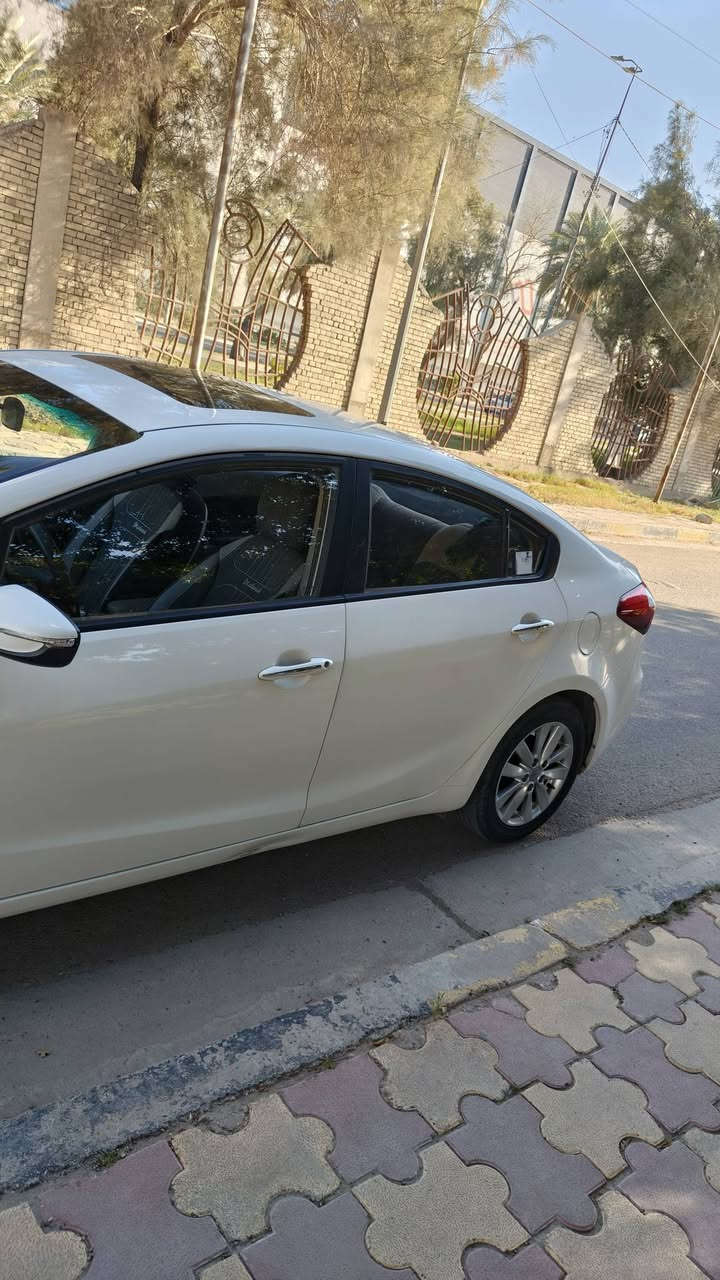 السلام عليكم سيراتو ٢٠١٧ شكل ١٦
مكينة ٢٠٠٠
ماشية ١٢٠
كير مكينة على وضع شركة 
سونار مرفق 
السعر ١٢٣
***********
مكان بغداد الجديدة
