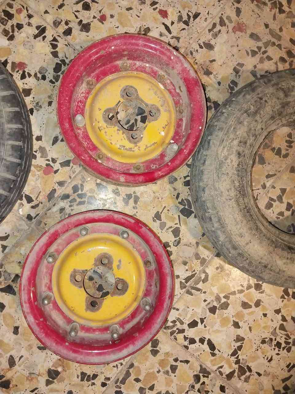 سلام عليكم عندي هذن وياله  وياهن 2 توير  موكلش  نضيفات  للبيع  أو مروس  بغراض شعندك نزل ونتراهم  مكاني ميسان ابورمانه ***********
