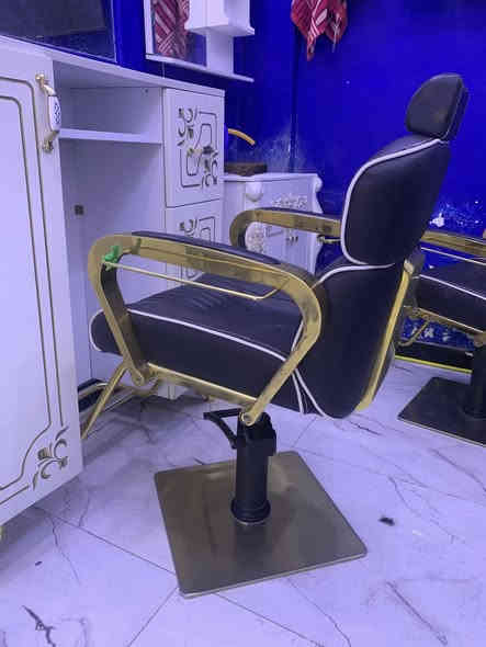 سلام عليكم كرسي وميز للبيع بعدهن جدد مامستخدمات الشراي خاص واتصال ع رقم ***********
