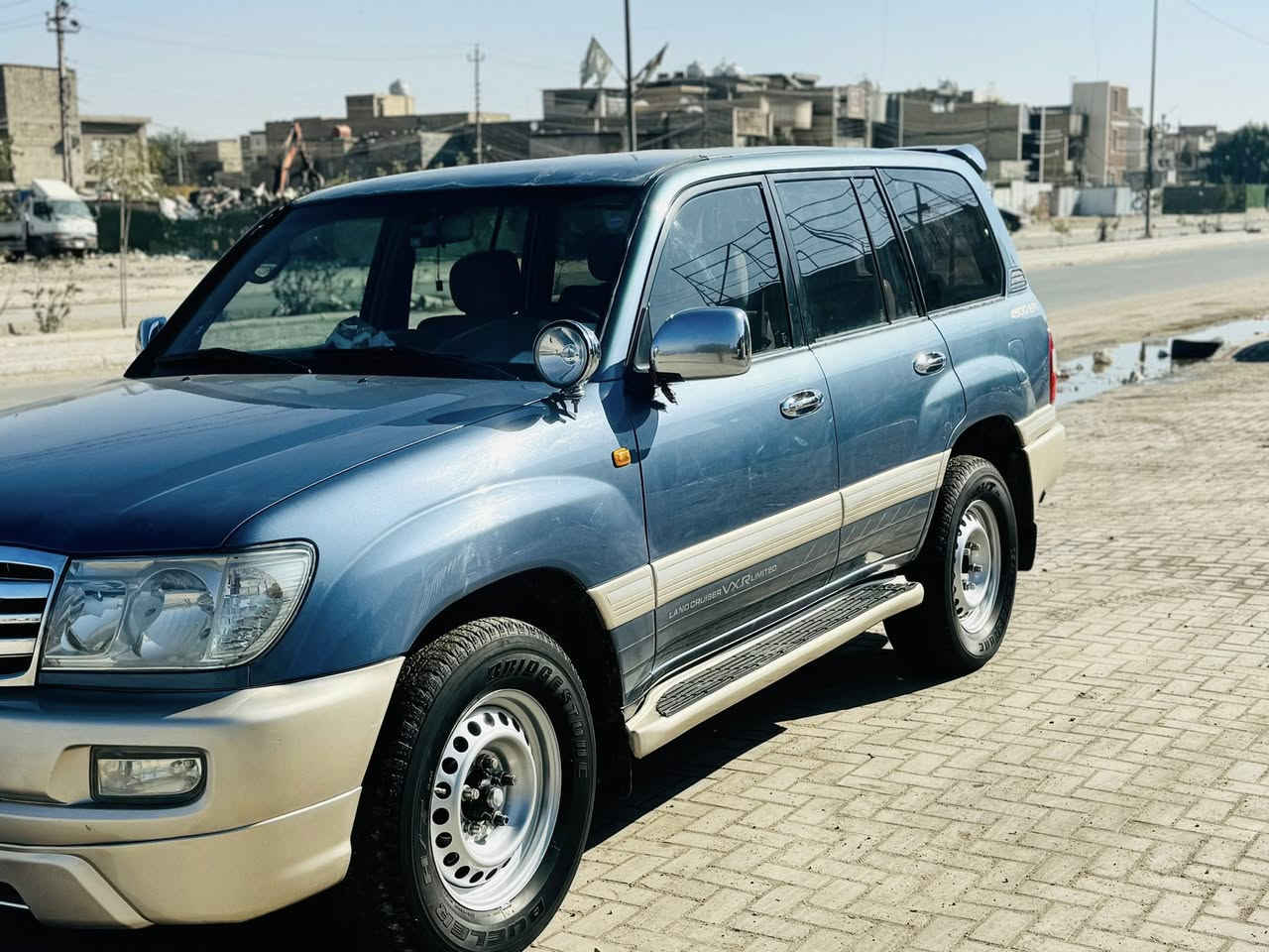 السلام عليكم لاند كروز للبيع 2007 السياره جديده كير مكينه كفاله عامه تخم تاير جديد تبريد ثلج تفئه شغاله بيه منضومه غاز السياره جاهزه ما تصرف عليه ربع رقم شمالي سليمانيه بسمي بيه اربع قطع صبغ السعر 175وبيه مجال مكان السياره بغداد البياع رقم الهاتف ***********
