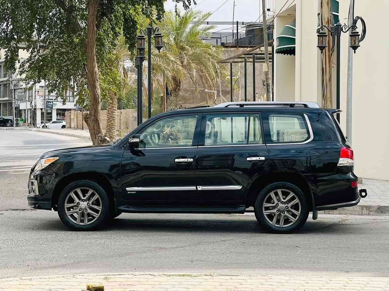 لكزز خليجي مديل 2012 بريم سعر 314 قابل للتفاوض رقم بغداد نكليزي مميز للاستفسار الاتصال ***********مكفوله من ضربه وتبديل بيه جاملغ وباب رش كلير ولباقي كفاله عامه من صبغ وضربه وتبديل فول مواصفات فتحه سقف داخل بيجي  بصمه تشغيل  زراق لايت  نضام تعليگ كشنات جلد+كهربائي حساسات خلفيه امامي كامره اماميه وخلفيه وجانبي صندوق شفط ستيرن كهربائي كشن خزن تدفئه تبريد بلكشن وبعد بيهه هواي مواصفات ماشيه 130 سنويه لل 30 مشروع وطني مكينه وكير مكفولات حداديه جديدهه تخم تاير جديد تبريد شغال ثلج سياره جديده وجاهزه وأي نقص مابيهه مكان سياره كربلاء
