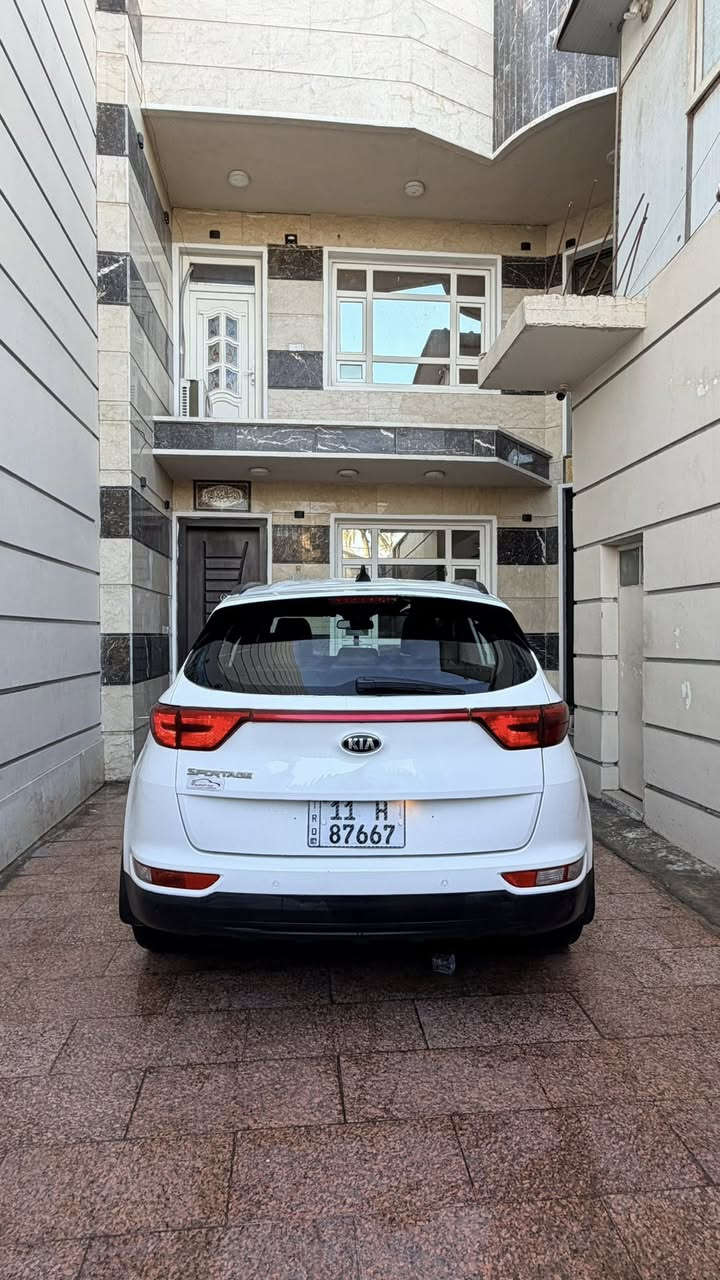 سلام عليكم
سبورتج 2019 
خليجي 
بصمة 
حساسات امامي خلفي 
تبريد قطعتين 
شاشه 
كأمره
داخل حمصي
ماشيه ١١٦ قابل لزيادة
مكينة ٢٠٠٠ 
3 أنظمة قيادة 
مري شفط
تحكمات سترين 
اشاير بالمري 
سياره بيها صبغ عام بدون شواصي ولا لغود ولا حوض
رقم بغداد الجديد باسمي 
السعر ١٣٣ وبيها مجال بسيط 
مكان سياره بغداد الحرية 
الاستفسار ***********
