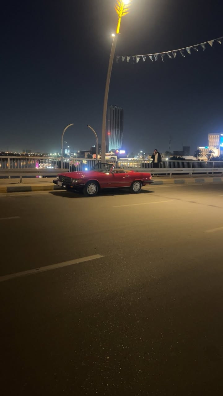 � مرسيدس 560 SL – ملكة الكلاسيك الألماني 🔥🚗
للبيع تحفة نادرة لعشاق الفخامة الحقيقية…
مو بس سيارة، قطعة تاريخ تمشي على الشارع 👑

560 الأصلية بمحرك V8 القوي
صوت هيبة وأداء ثابت
قير ناعم جداً
كشف بحالة ممتازة
صالون نظيف ومحافظ عليه
سيارة هواة وما تنعطى لأي شخص

هاي مو سيارة يومية عادية…
هاي سيارة شخصية وذوق رفيع 💎

وين ما توقفها تاخذ أنظار الناس
قيمتها تزيد مع الوقت لأنها كلاسيك أصلي
  
اللي ما يعرف قيمة 560 لا يتعب نفسه 🙏
 
*********** وتساب 
*********** 
 سعر سياره 21 الف 💲
