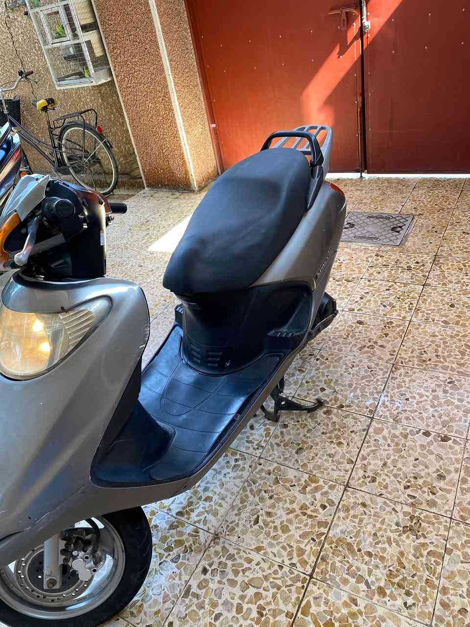 السلام عليكم 
دراجه سبيسي ياباني للبيع
كفرات اصليه
دراجه نضيفه 
السعر 350
العنوان بغداد الشعب 
هاتف :***********
