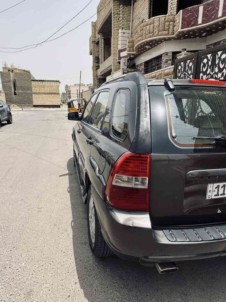 السلام عليكم 
سبورتج2009
خليجي 
محرك 2000
السيارة غاز وبانزين 
شديتلها منضومة غاز ب٦٥٠الف 
ودوشمة جديدة 
وادامة للتبريد هستوني كملتها 
السيارة انضربت باب الخلف السائق وبدلتها وبيها شخوط بسيطة تتكحل بلكارت 
السعر ٩٥ ورقة 

اتصل واستفسر اذا تحب ***********
