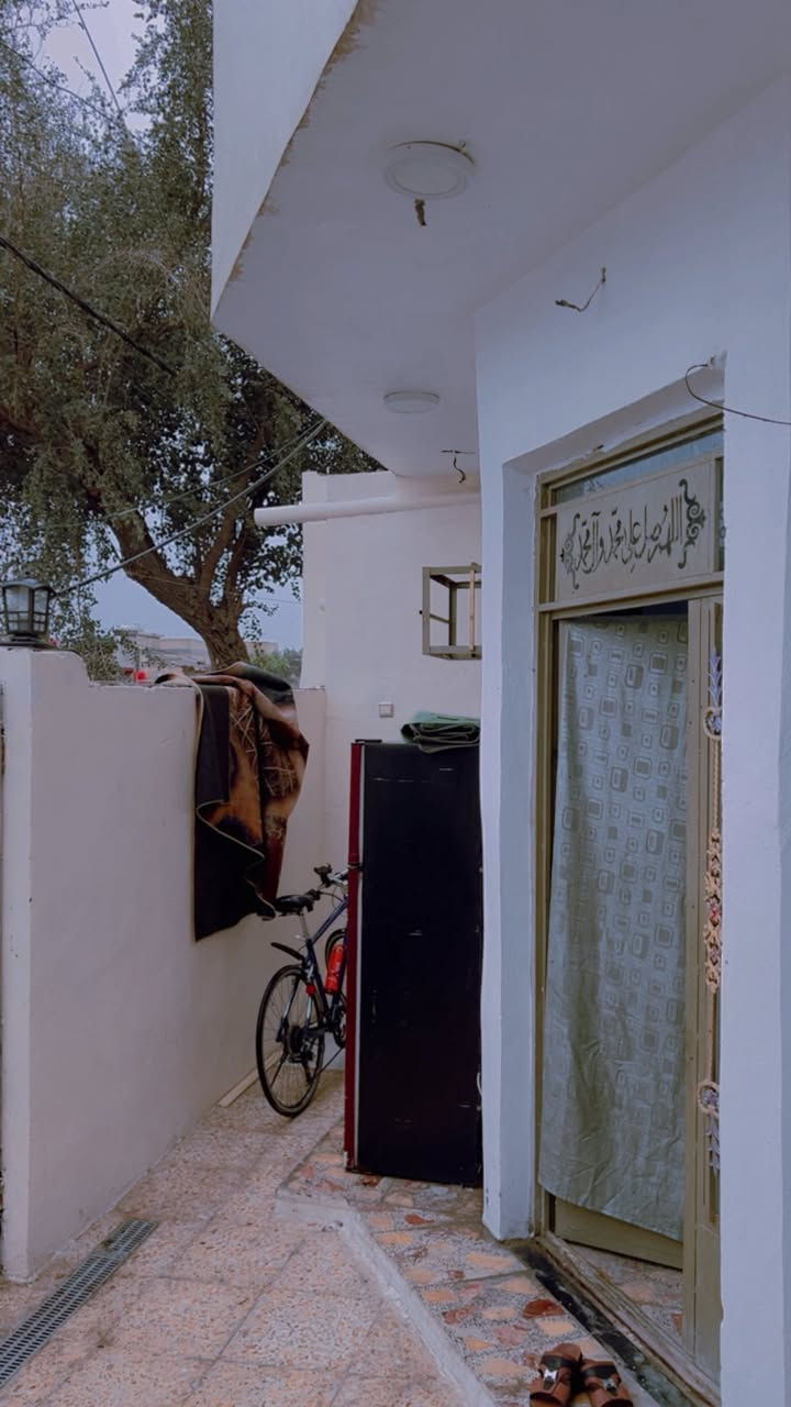 دار للبيع مدينة الصدر م 144 واجهة 18 ق74 شارع 60 مقابل ق75 موقع ركن ع شارع 60 البناء 2023 طابق ونص ، الطابق 2 غرفتين خلفيات صالة ، W.C مشترك  
هـ : ***********
