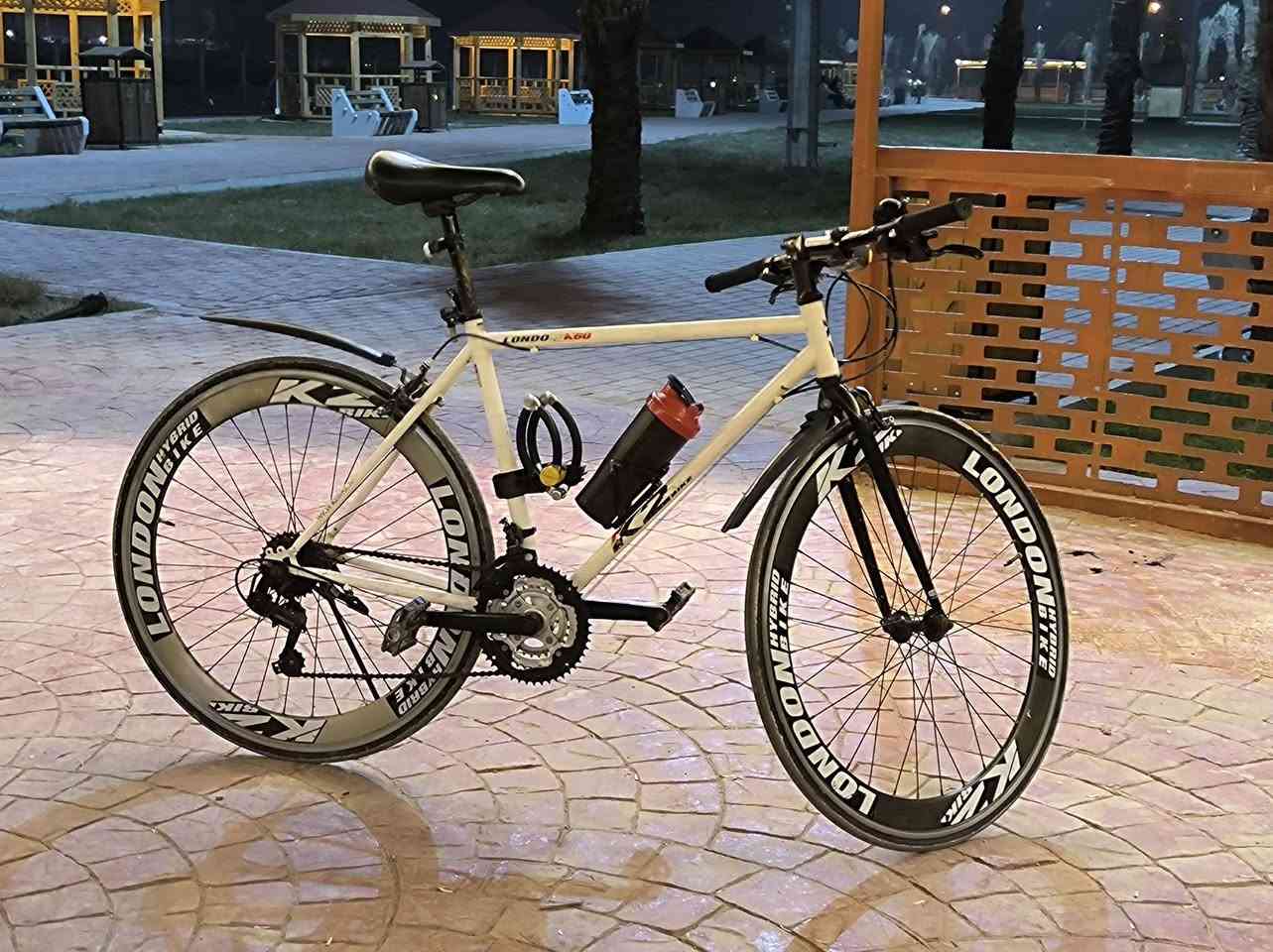 السلام عليكم
بايسكل c700 للمسافات البعيدة

بالة اوربي ماركة London لون أبيض

يتميز بالسرعة وخفة المشي والراحة بالمسافات البعيدة

نظافة القطعة ٨٥٪ ونصبتة تخبل 

گير خلفي ٧ / گير امامي ٣

البايسكل كامل على آخر حباية يعبرك محافظات مو بس مناطق ومايوكفك فقط بي ملاحظات كلش بسيطة فقط تنظيف والگير الخلفي يحتاج تقسيم 

مكاني البصرة / الزبير / شارع الجاهزة

سعر ١٨٠ الف وبي مجال بالي يرضيك وبخدمتك

يجيك وياه  / لايت أمامي / سطاب لايت خلفي / قفل / مطارة مياه 

رقم *********** / واتساب + اتصال الي يعجبك
