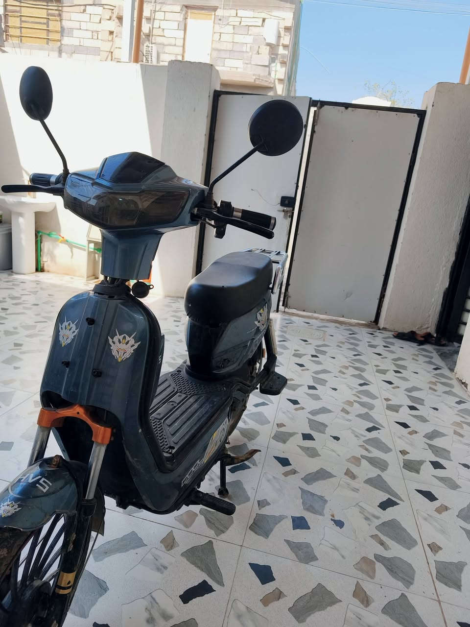 اسلام عليكم اخوان دراجه شحن نضيفه حته وصله موجود اسعر300الف لتواصل***********
