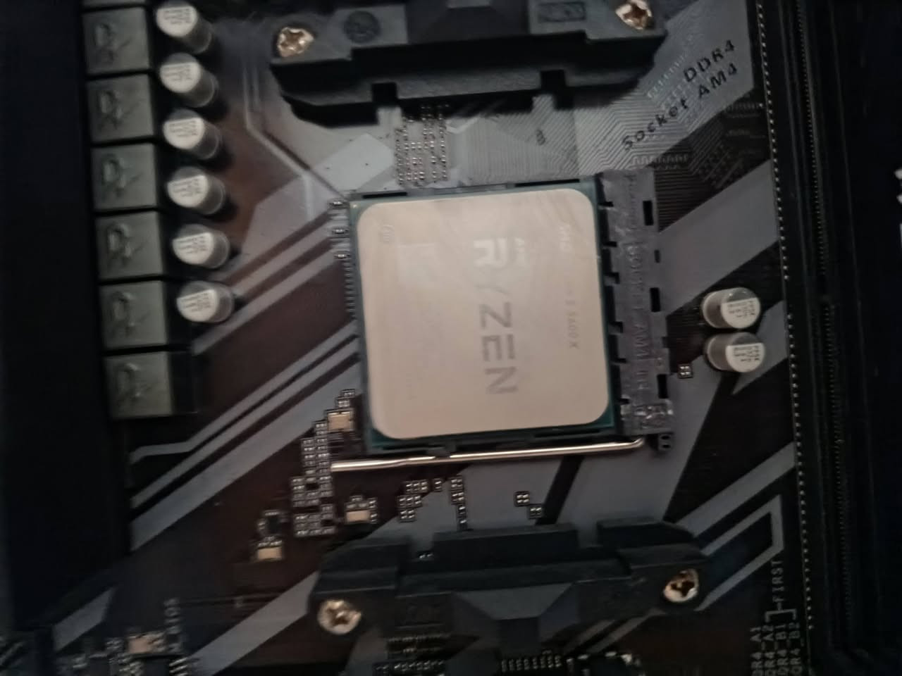 قطع للبيع 

المعالج ryzen 5 5600x السعر 180 الف وبي مجال بسيط 

الرام ddr 4 16 g سرعه 3600 السعر 140 

m. 2 -1t سرعه 7400 السعر 150 جديد 

مذربورد x570 السعر 250 الف 

كيس جديد sama يحتوي شاشه اماميه السعر 150


**إذا كنت صاحب هذا الإعلان وتريد حذفه لأي سبب، رجاءا أرسل رسالة إلى الدعم الفني**