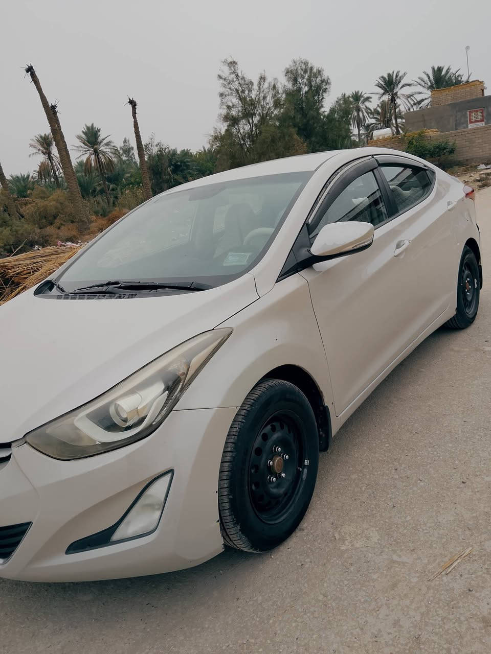 سلام عليكم سياره النترا هونداي صالون اللون اصفر بيجي سياره فئه سعوديه وارد خليجي سياره كامله تبريد فول طخم تواير جدد سياره متكامله السنويه صالحه لمده 2027محرك1600دوش السعر106وبيه مجال للطيبين العنوان ذي قار سوق الشيوخ الاصيبح قرب مسجد الرسول لل الاتصال***********
