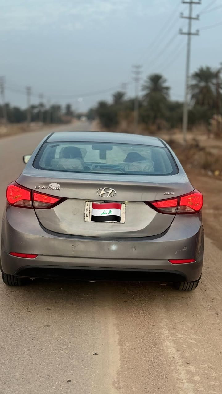 السلام عليكم
الانتره 2015 خليجي 
للبيع او المراوس حسب القناعه
محرك 1800 
رقم مثنى الدولي
السياره فول مواصفات
فتحة سقف
اشاره بالمري 
مري قلاب
لد 
وشاشه 
وبعد بيها مواصفات
بيها رش باب السايق فقط
مكفوله من الفتح والتبديل فقط رشه اباب السايق
السعر 120 وبيها مجال قليل
للاستفسار
***********
