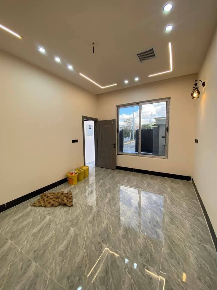 #دار للبيع طابو صرف المساحة 100م واجهة 5م مقابل حديقه وحرف T
العنوان كركوك حي الأسرى والمفقودين   خلف اسواق السعادة ومقابل اقصو مول
 طابقين يحتوي على غرفتين نوم وهول عدد ٢ واستقبال ومطبخ وصحيات عدد ٣ وكراج سياره 

#السعر120مع المجال 

 ***********☎️
او مراجعة مكتب القاسمي للعقار فرع٣ عنوان المكتب حي الأسرى مقابل صيدلية الجواهر
