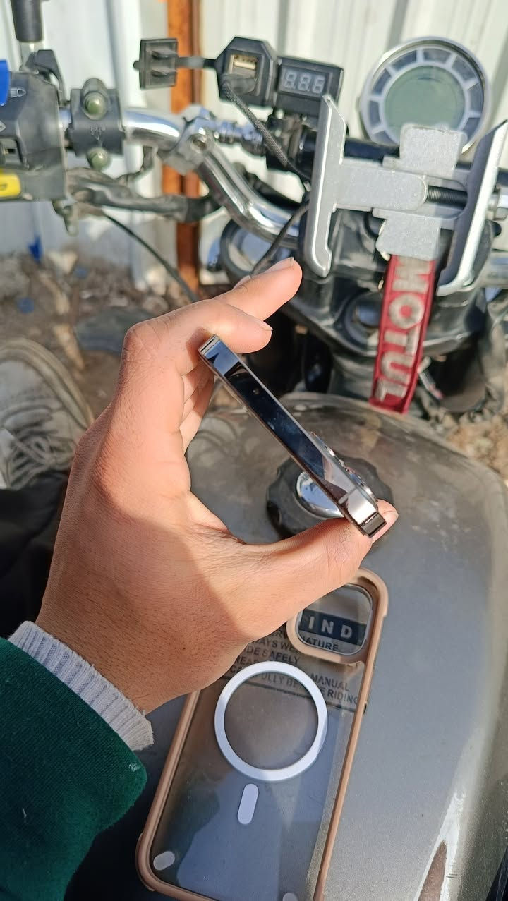 ايفون 12 برو ماكس
ذاكرة 256
بطارية 81
جهاز نضيف شخط واحد مابي ووتر بروف لا مفتوح ولا أبد سعره470 وبي مجال بسيط 
الاتصال ***********
واتساب***********
