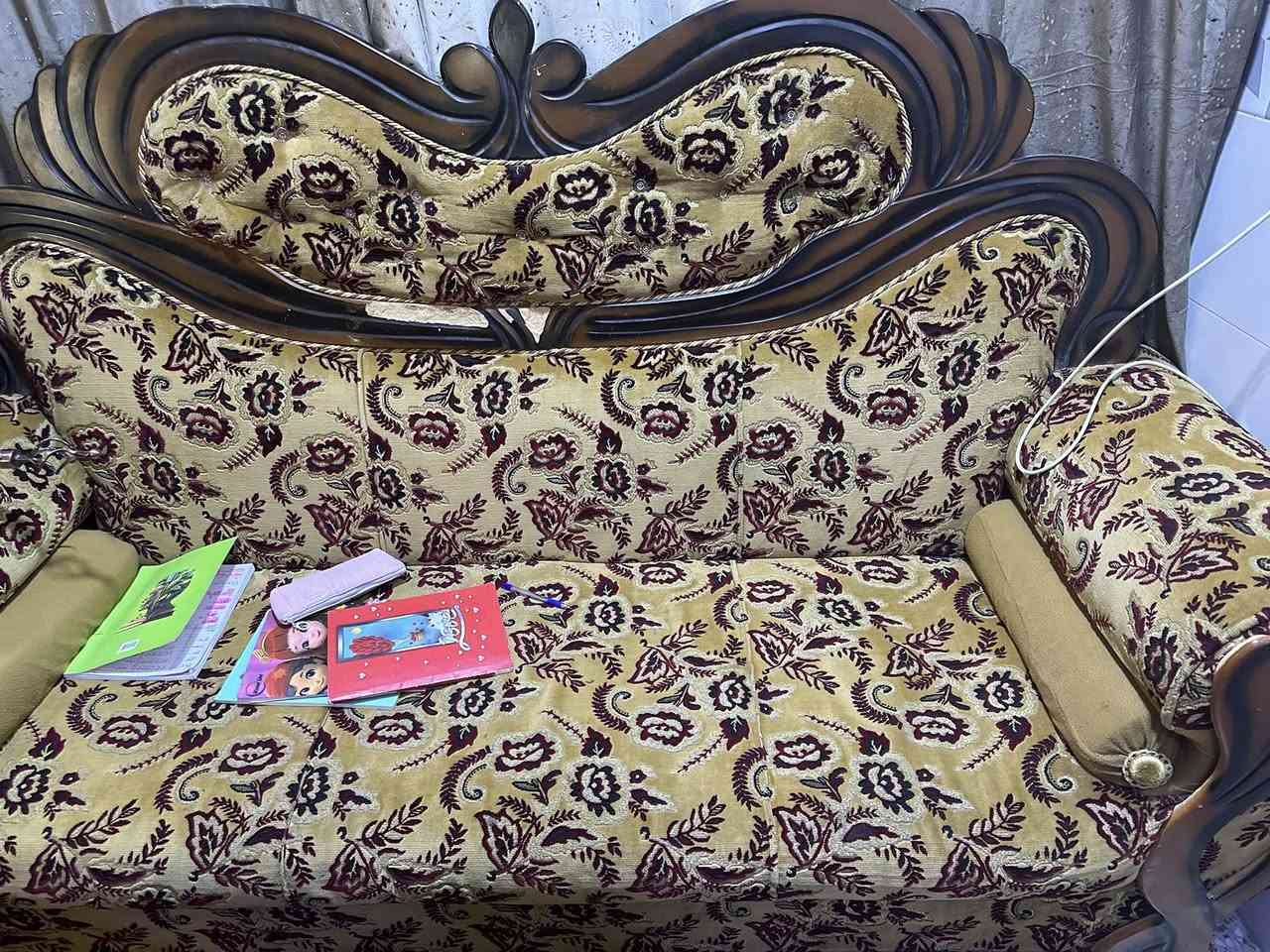 تخم للبيع نضيف تسكام نجاره 10 مقاعد مقابيل مستشفى التركي السعر 250 قفل
***********
