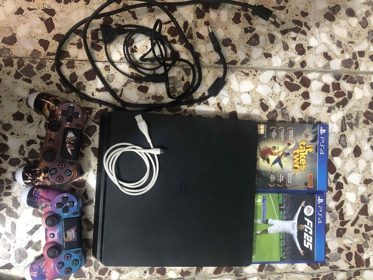 بلي فور سلم نضافه 100‎%‎كامل ملحقات وجوستكات ثنين اصليات من سوني ومحدث اخر تحديث وبي اشتراك بلص فاخر ابو الشهر قيم واخذ وبي قرصين فيفا25+اتيكست تو
اتصال:***********
