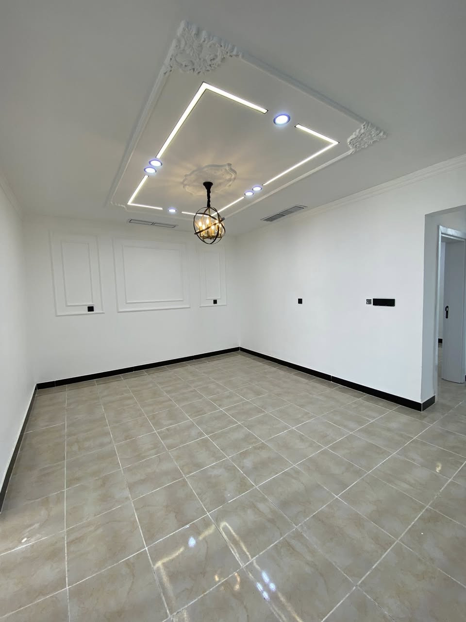 سند طابويسجل باسم أي عراقي 
أربيل  منزل للبيع زيرو في المهندسين  اندزياران
@ مساحة 200متر طابق ونص 
يتكون من 
3غرف نوم
استقبال  صالة مطبخ مجموعات صحية 
للتواصل. 
***********

***********
**********************
السعر 11دفترر و 50ورقة
