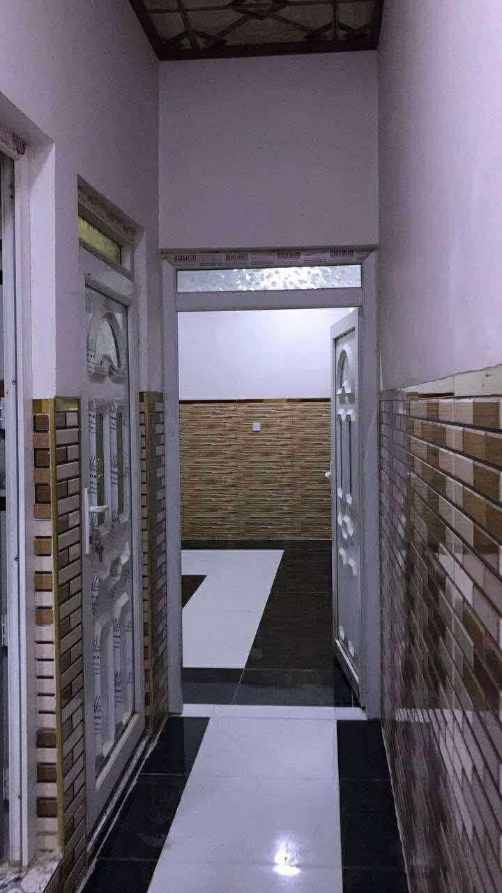 شقه ايجار في حي السكر قرب ساحه الغاز
تحتوي غرفه واحده بدون هول ومطبخ وصحيات
الاتصال ع رقم 
***********
