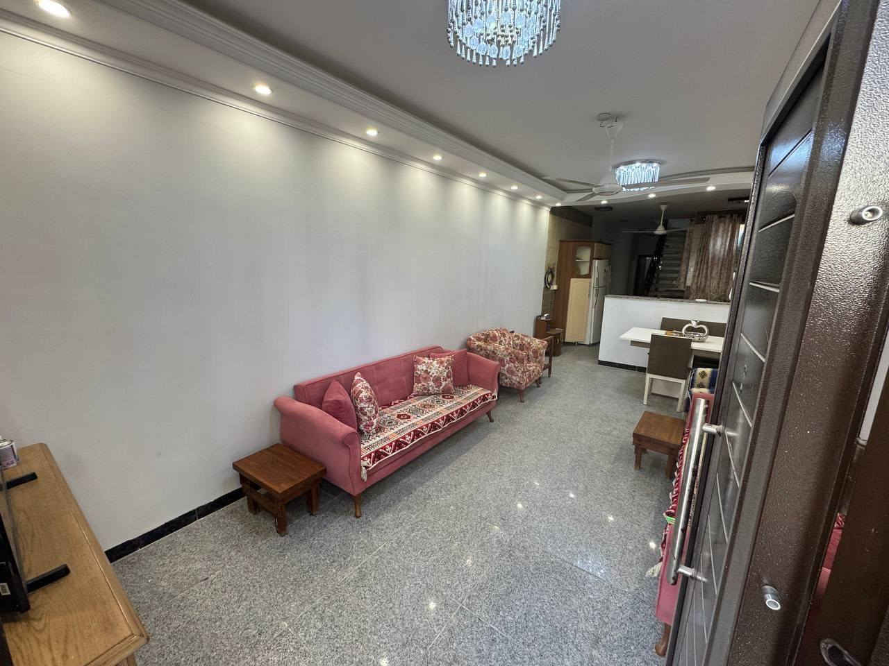 🛎 #بيت_طابقين_للايجار 🛎

📍الموقع :- #اليرموك _ محله 612

♻️المساحة :- 110 متر

◾️الطابق الارضي : كراج _ مدخل _ صالة _ مطبخ امريكي _ صحيات _ غرفة نوم .

◾️الطابق الاول : غرفتين نوم _ صحيات .

💰الايجار الشهري : 1500$ 
 
⛓️‍💥 مع مجال حسب المقدمة ⛓️‍💥

⁉️ لمعرفة الإيجار اكتب رقم 2 بالتعليقات.

🌐للمزيد من العروض لطفاً الاشتراك بقناتنا على التليجرام :
https://t.me/Ajarty

واتساب 👇🏼
https://whatsapp.com/channel/0029VaDf8d14yltRzy5EwZ15

📍عنوان الشركة : حي الجامعة _ بداية شارع المركز 
 
📌للمعاينة والاستفسار : يرجى التواصل على الارقام التالية 📲
***********
***********
