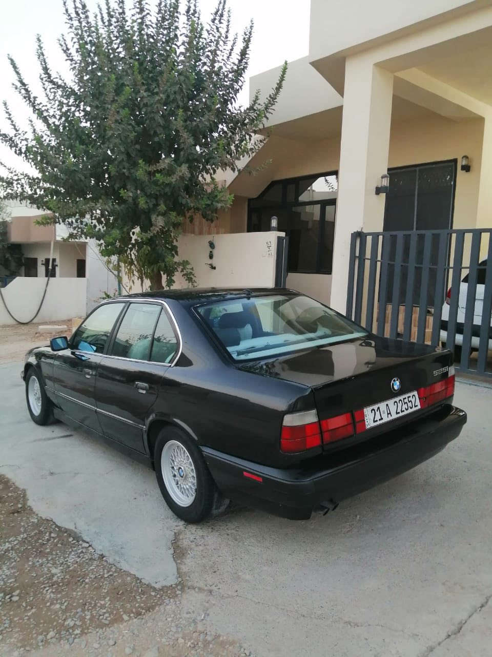 السلام وعليكم احبتي
السعر 53 وبی مجال 
***********
للبيع 525  مسكر فانوس
موديل 93 بلاد
رقم سلیمانیە ممیز  
کیر محرك جديد 
سنويه ورقم جديد 
بجم عريض 
 كم 
وارد الماني
غرفه  اسود 
تبريت يشتغل 
السيارة جاهزة مابيهه نقص
حدادية ورا وكدام بشرط 
مسجل بلوتوث
وياله جدد
تايرات جديد
كير محرك جديد مكفول
مكفول من ضربه وطخه 
كارباي كلة بشرط
تحويل ثاني يوم
سيارة بلحقيقة احلي من الصور
مكان السياره ديالى خانقين
