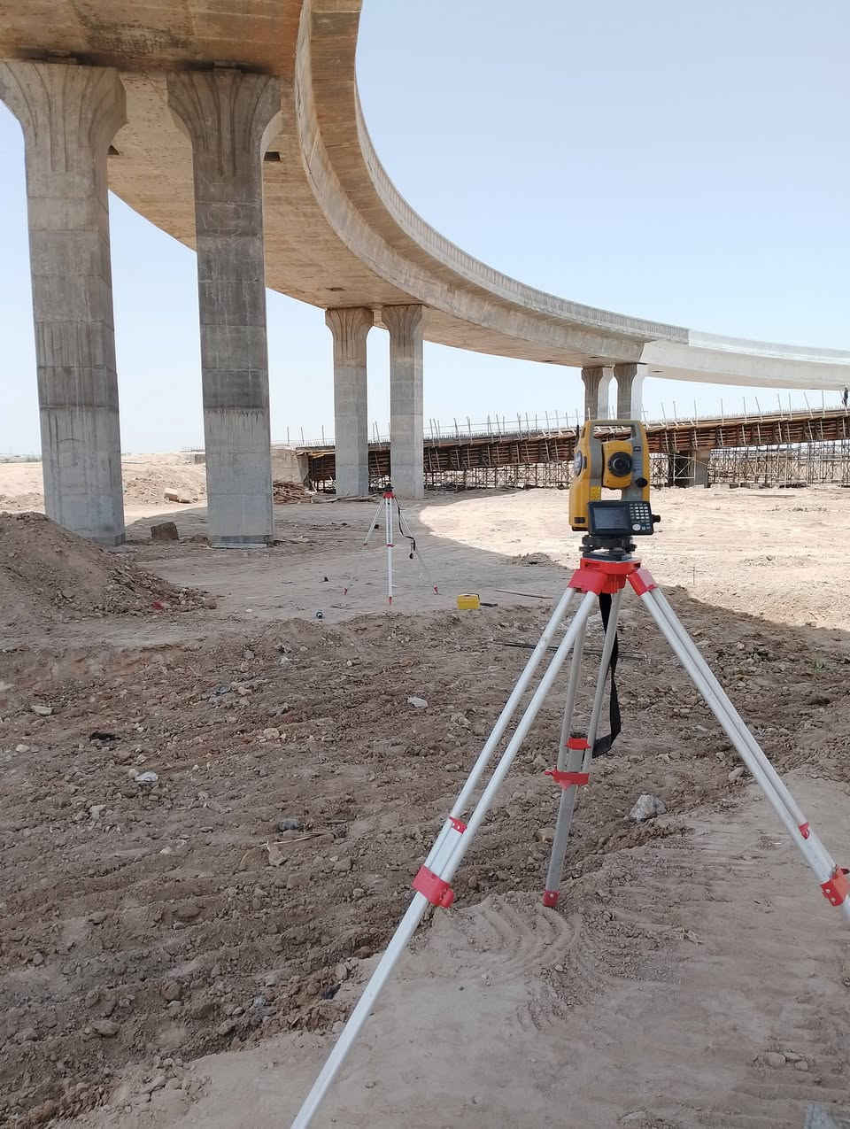 مهندس مساحة متفرغ للعمل
-مسح ورفع قطع الاراضي بكافة انواعها 

-قياس مساحات الاراضي واعداد الذرعات 

-فرز وتقسيم قطع الاراضي السكنية والزراعية مع اعداد المخططات

-تثبيت حدود الاراضي

-تسقيط الخرائط والمخططات على ارض الواقع بدقة عالية 

-تنفيذ الاعمال الترابية(تسوية -الاراضي،تحديد المناسيب،حساب كميات الحفر والدفن

متوفر واتساب/ ***********
