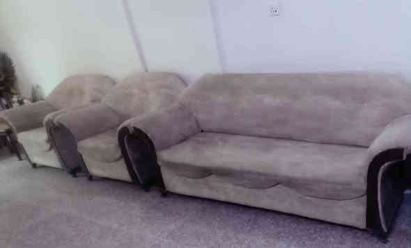 تخم قنفات للبيع ١٢مقعد السعر ٣٠٠ المكان شارع فلسطين الإتصال على الرقم ***********
