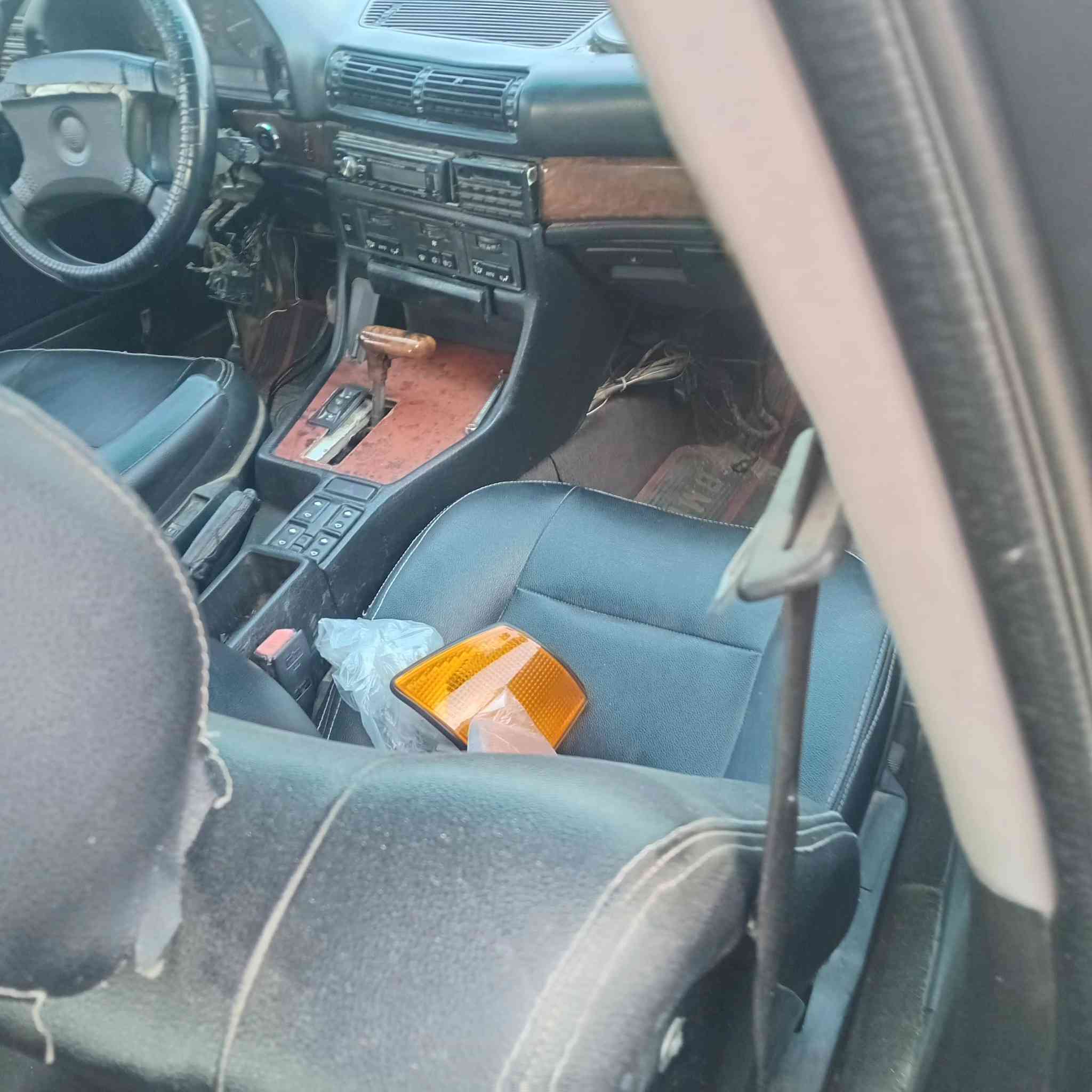 سلام عليكم بي ام دبلو للبيع موديل 92
يوجد واتساب عل كورك ممتواجد،،عل فيس بس واتساب 
حجم 735كير اتو ماتيك جام كهرباء فتحه سلايت السعر ٢٨ 
مكاني لانبار ***********سياره شغاله كلشي مابيه 
***********
