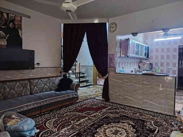 سلام عليكم دار للبيع
مساحا 150 م جبها 10
استقبال صاله مطبح غرفه نوم  حمام مناور ٢ طابق الأول
3غرف نوم صاله حمام ٣في٣ طابق ثاني
سطح بي غرفه كامله ٤في ٥
البلديات مقابل نادي صناعه اول شارع على شارع العام
شارع 10 عريض بصف ركن ***********
