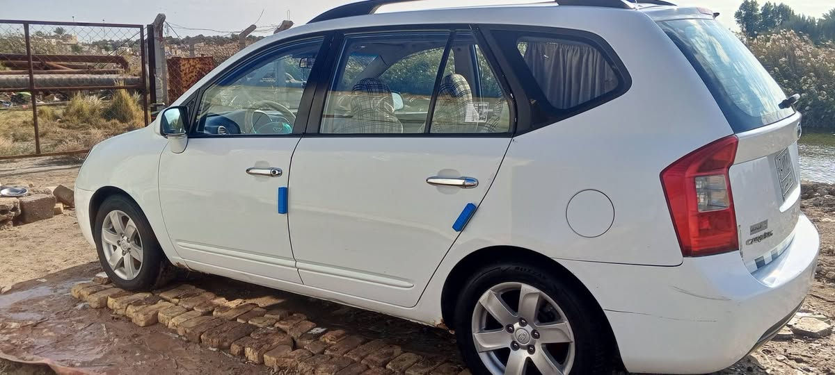 كيا كارنزه     2009 خليجي رقم بغداد مكفوله من الصبغ فقط بارد الداير جاملغ الخلفي   ***********
