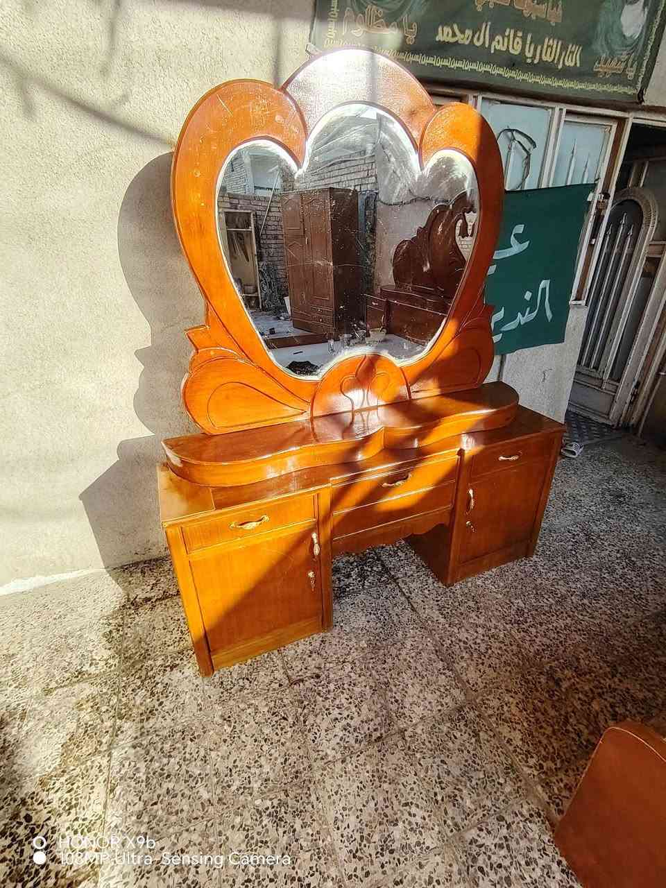 بلااااااااااااااش 
غرفة أخشاب صاج داخل وخارج 6 بيبان ظهر جرجوبة بورمي ب 500 ألف *********** العمارة حي العسكري قرب مدرسة المربد
