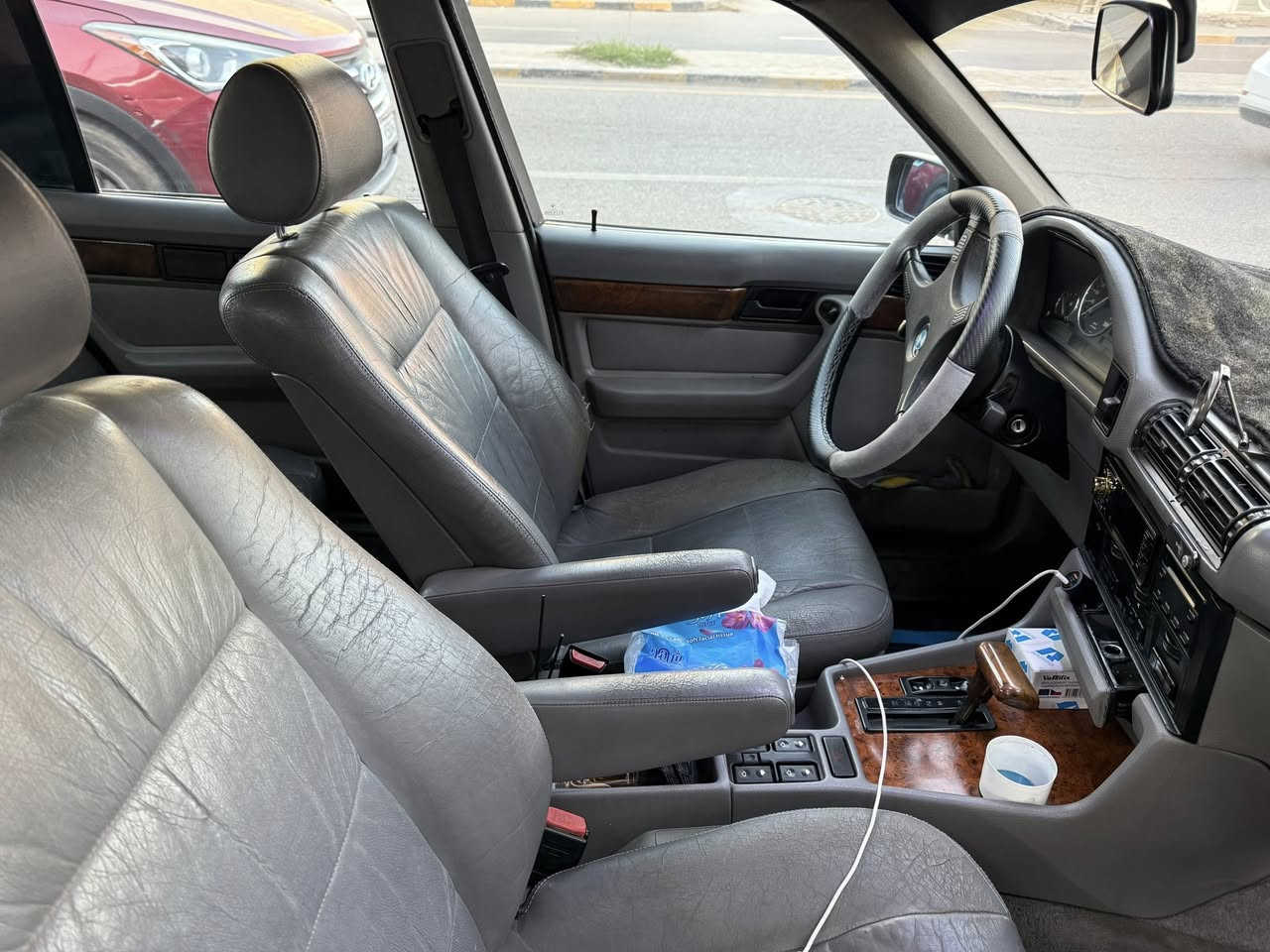 السلام عليكم سيارة  فول وفتحة مواصفاتهة معروفة اصل مامحور BMW 525i 1992 مسكر عدل رقم بغداد مميز بأسمي مكاني نجف  
السيارة كاعدة وحلوة ونضيفة خارج وداخل 
مصبوغة عام للجماليه 
تبريد شغال ثلج كير ومحرك كلش نضيفات 
منضومة ماي نضيفة من راديتر للجوينات 
جعمقة كهربائي ستيرن ريشة 
ويلات خلية وتايرات نضيفات 
ايرفلو وكهربائيات (صافية كلش ماملعوب بيهة ) اكسن 64 كاردن بلادي بدون عواج وماملحوم دعامياتهة اصلية مو تجاري ونضيفات ضربات قوية ماكو بالسيارة بخاخات وفيت بم وبلكات ومجاول فول وادامتهة مستمرة كارت الالوان شغال من تقفل تصعد جام 

(السيارة مال جناي وتعبان علية كلش ) 

السعر 83 وبيهة مجال السيارة رقمهة بغداد بأسمي سنويتهة لل27 

رقمي *********** بي وتساب
