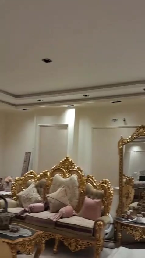 شقة للبيع تمليك في المنصورة الزعفران توشكي قريبة جدا من حي الجامعة والخدمات مساحة 160متر تالت اسانسير رخصة حصة في الأرض تقسيمة الشقة 3مقفول و3مفتوح و2حمام ومطبخ كبير عدادات موجودة برج ساكن عاءلات شارع 10متر التشطيب سوبر لوكس لاستعلام للجادين الاتصال 01009323214. ممدوح الدمرداش


**إذا كنت صاحب هذا الإعلان وتريد حذفه لأي سبب، رجاءا أرسل رسالة إلى الدعم الفني**
