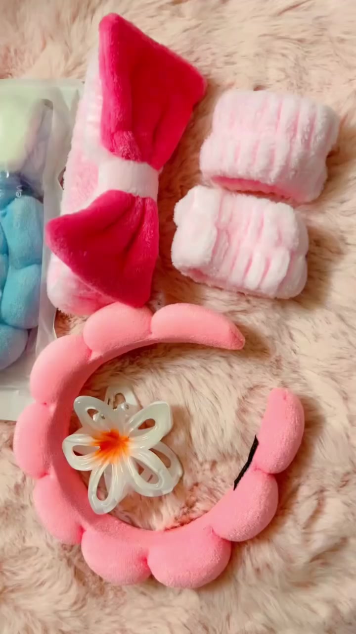 🌸✨ دلّلي نفسج✨🌸
سيت للعناية 😊 طوق + بوند شعر +معاصم +قراصة😊
جربـي طوق الشعر ومعاصم اليدين 😍😍 المخصصات للعناية بالبشرة 💆‍♀️💖
طوق يبعد الشعر عن الوجه  
يجي وياها بوند شعر كذالك 
والمعاصم تمنع نزول الماء
وللتمكني بروتين عناية فاخرة 😍🛁🪞 
 فقط سعرة 4,000
@إشارة
 #بسمايه #الأصلي #آخر_إصدار #مكياج #تخفيضات


**إذا كنت صاحب هذا الإعلان وتريد حذفه لأي سبب، رجاءا أرسل رسالة إلى الدعم الفني**