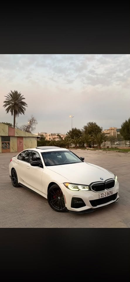 السلام عليكم للبيع BMW 330i M Package 2022 
داخل احمر فول مواصفات 1/1 ام بكج بلادية 

داخل احمر 
محرك 2.0 تون تيربو 
مضللة بالسنوية 

بصمة 
انارة ديناميك تفاعليه 
صندوك بالرجل 
دركة M 
رادار امامي رادار خلفي رادار جانبي 
حساس امامي خلفي 
كامرة دوارة 
انارة متغيرة 
كشنات كهرباء 
تدفئة ستيرن ومقاعد 
ماشية 39 الف 
بدون اي نقص جاهزة وجديدة جدا 
رقم اربيل باسمي سنوية وهزة جديد عنواني بغداد 
رايدة 248 ورقه ومجاله بسيط جداً ***********
