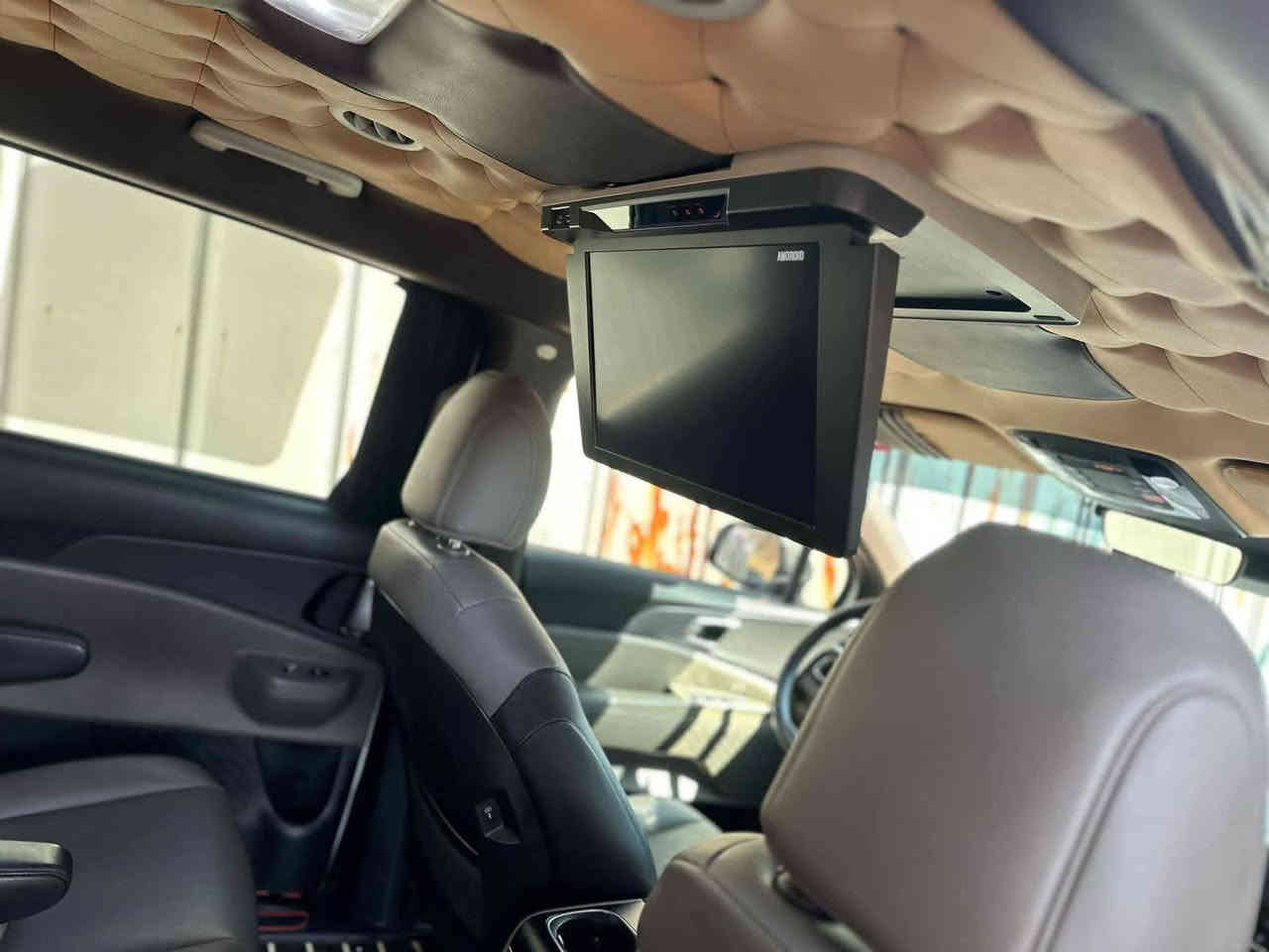 السلام عليكم
كيا كرنفال موديل 2024 للبيع 
منفيس دخول جديد 
الشكل الجديد 
مواصفات السياره 
ابواب كهرباء
ابواب ترحيب 
صندوك خلفي كهرباء 
كشنات جلد 
كشنات حار بارد 
مقود هيتر 
كير ماوس 
لد امامي خلفي 
تلفزيون بل سقف 
5 كامرات محيطيه 
كامره امامي خلفي تسجيل 
جي بي إس 
شاشه دجتل 
تبريد لمس 
دواسات 
السياره بيه رش جاملغ امامي فقط 
مكفول كفاله عامه من الرصعه والشخط
السياره بعد بيه اهوايه مواصفات معروفه 
السعر 315 وبيه مجال للشراي 
للستفسار اكثر الاتصال على الرقم *********** مكان السياره كركوك قضاء الحويجه
