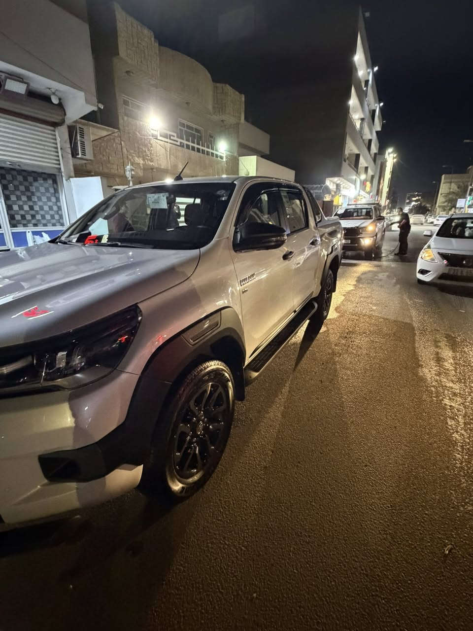 سلام عليكم هايلوكس 2025 أدفنجر فول مواصفات للأخير اعلى شي أم الرادار  السيارة ماشية 14ألف ضبط زيرو نضيفة كفالة عامة من كلشي كير مكينة كفالة مكان السيارة بغداد السعر 450 ورقة وبية مجال بسيط ***********
